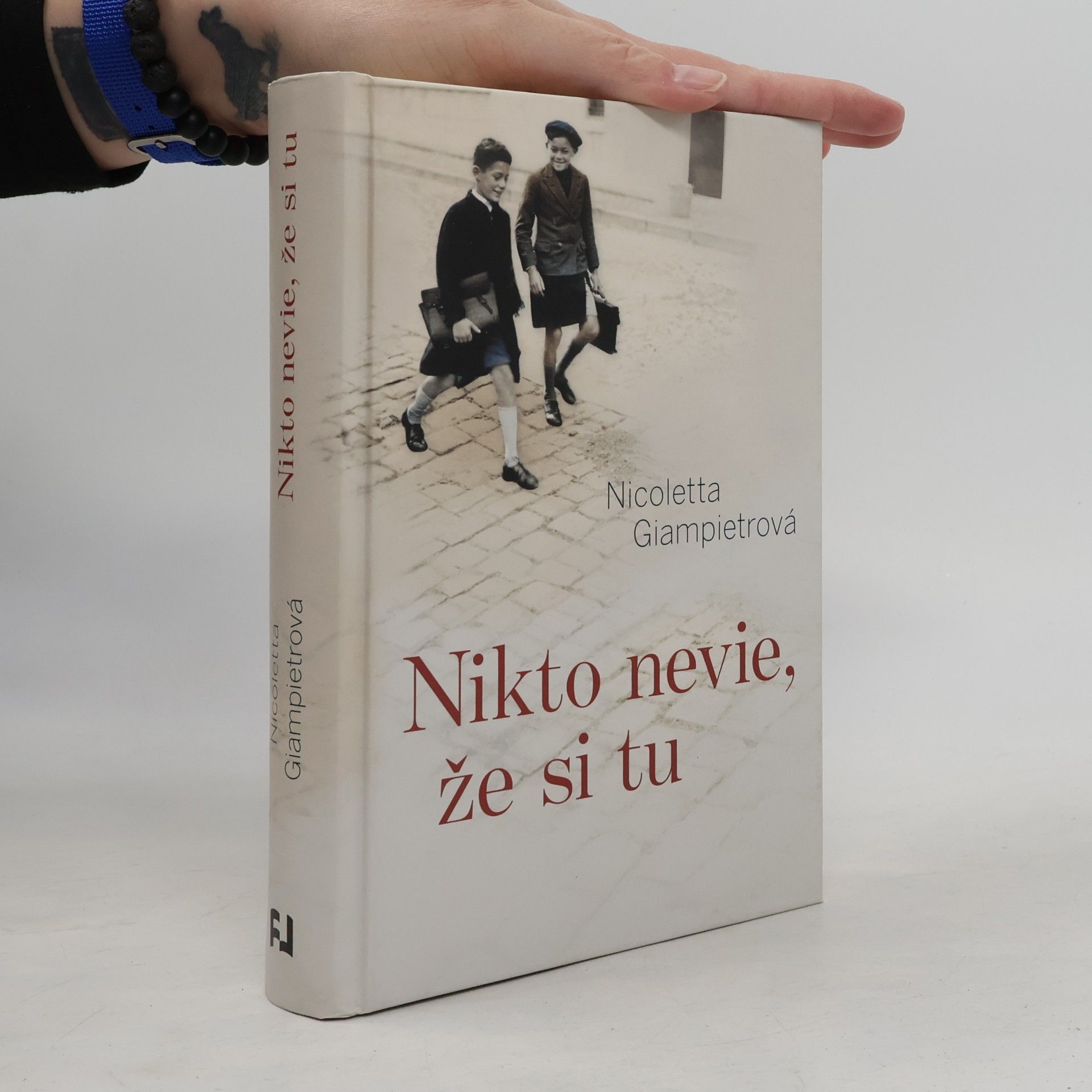 Nicoletta Giampietro Nikto nevie, že si tu