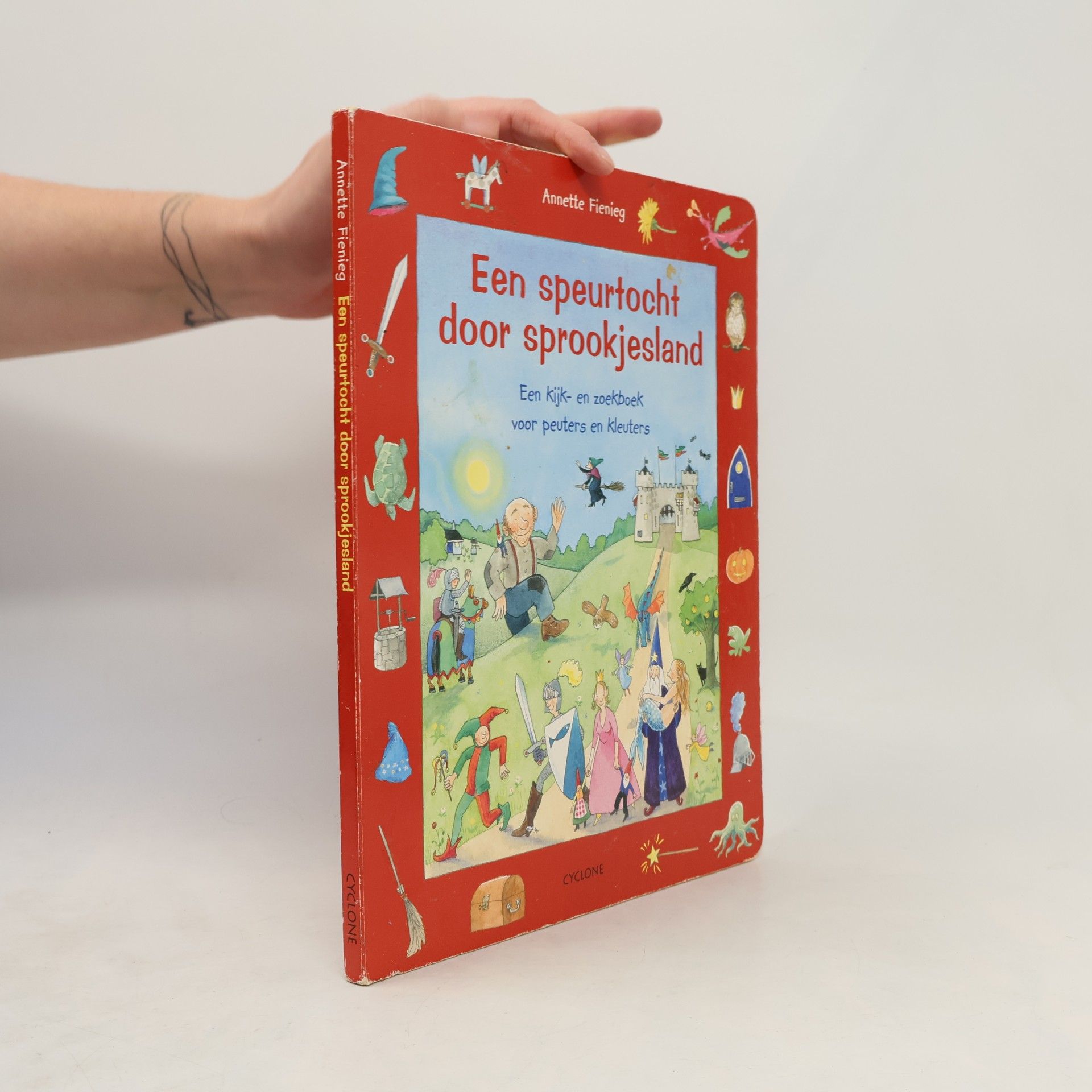 Annette Fienieg Speurtocht door sprookjesland: een kijk- en zoekboek voor peuters en kleuters