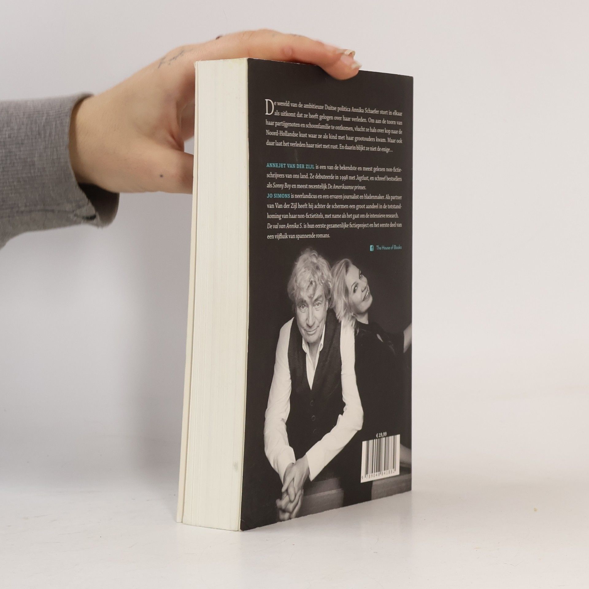 Annejet van der Zijl Annika S. - 1: De val van Annika S.