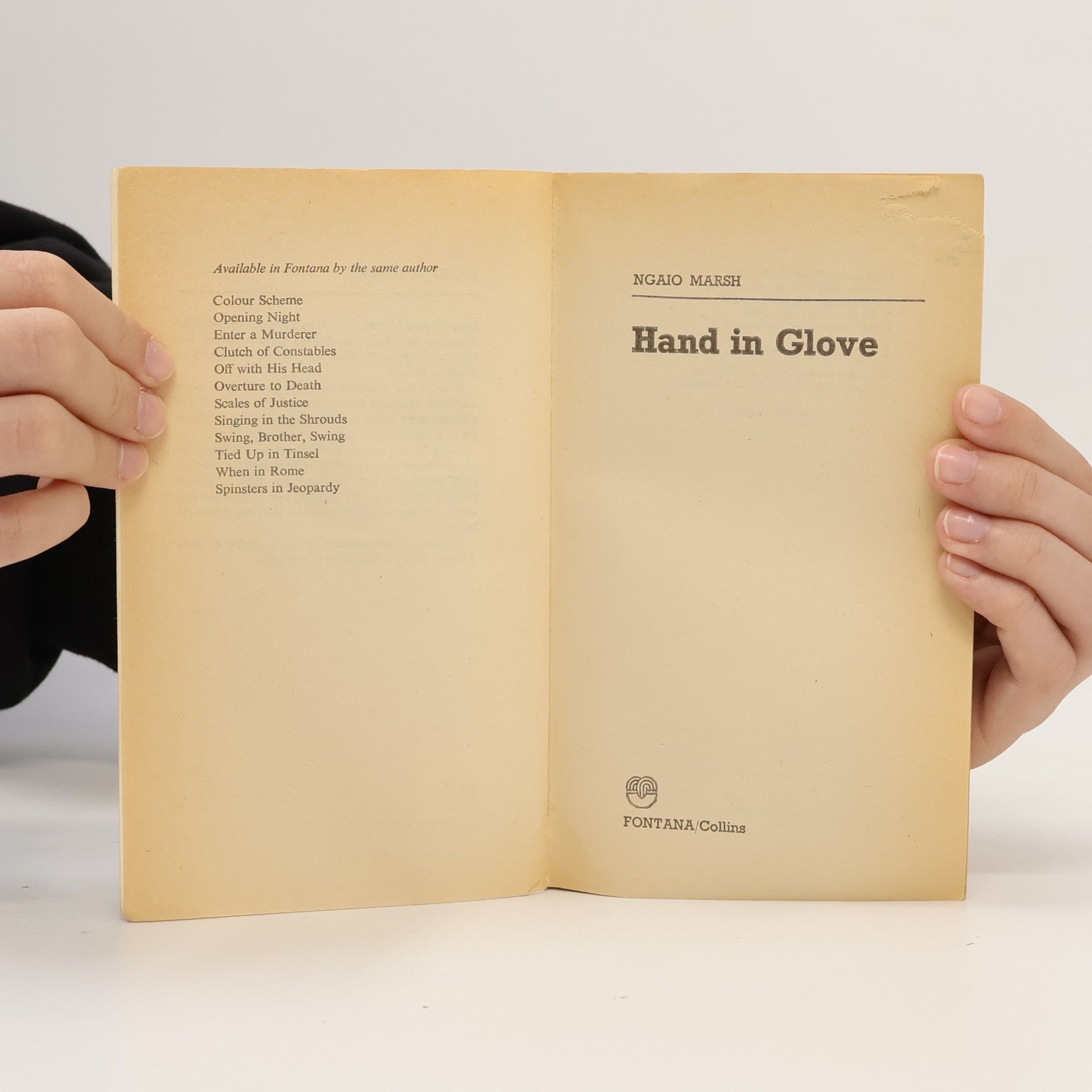Ngaio Marsh Hand in Glove