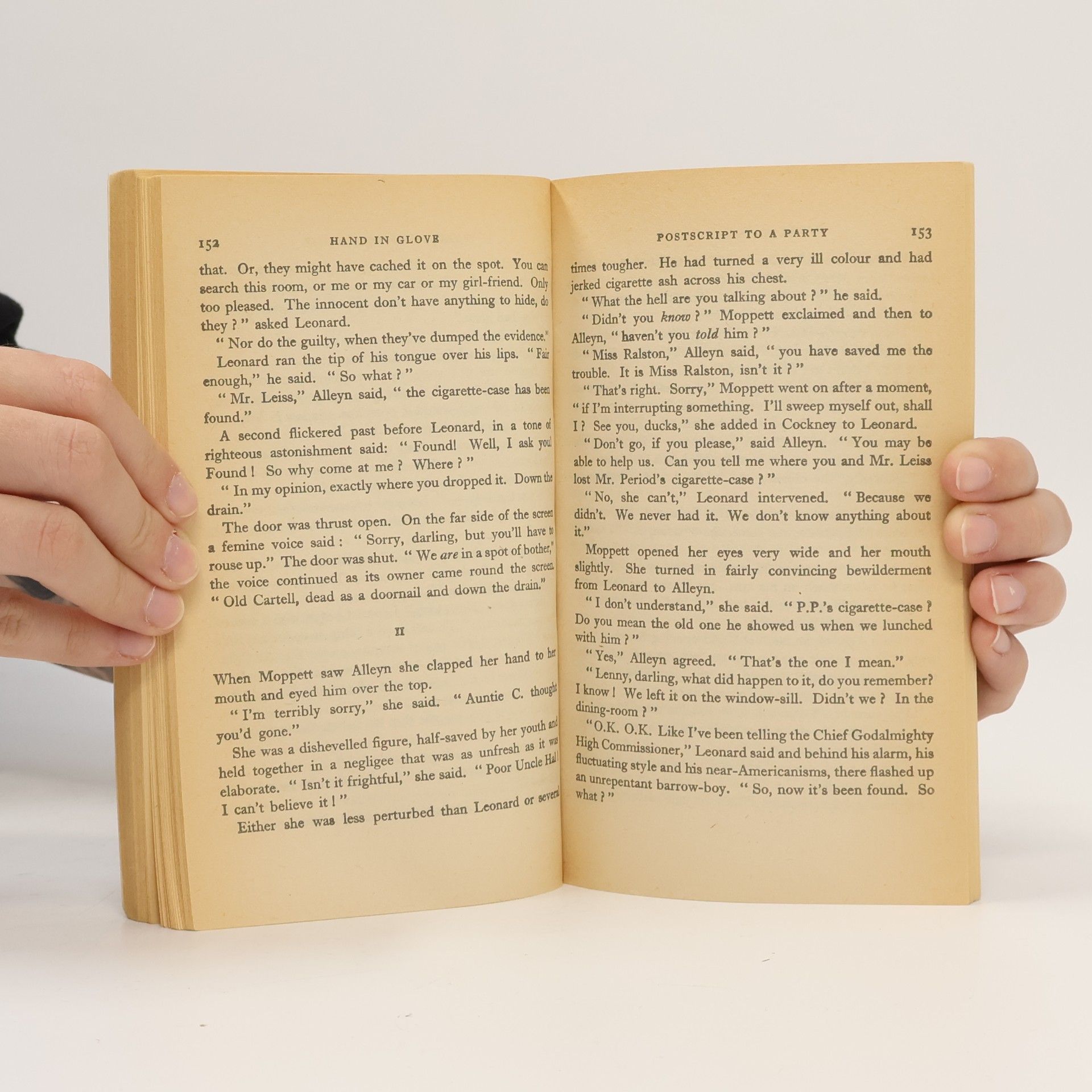 Ngaio Marsh Hand in Glove