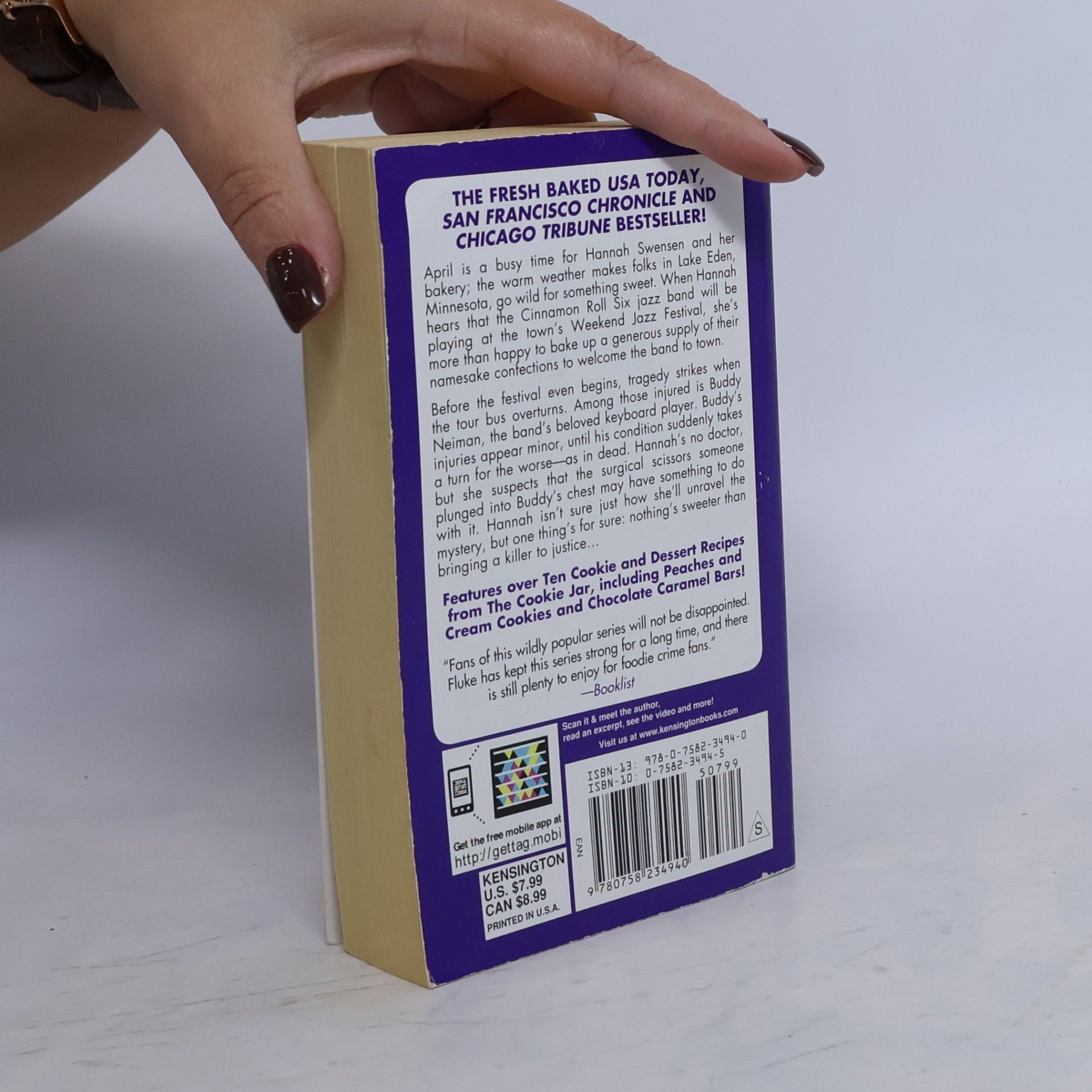 Joanne Fluke Cinnamon Roll Murder. A Hannah Swensen Mystery