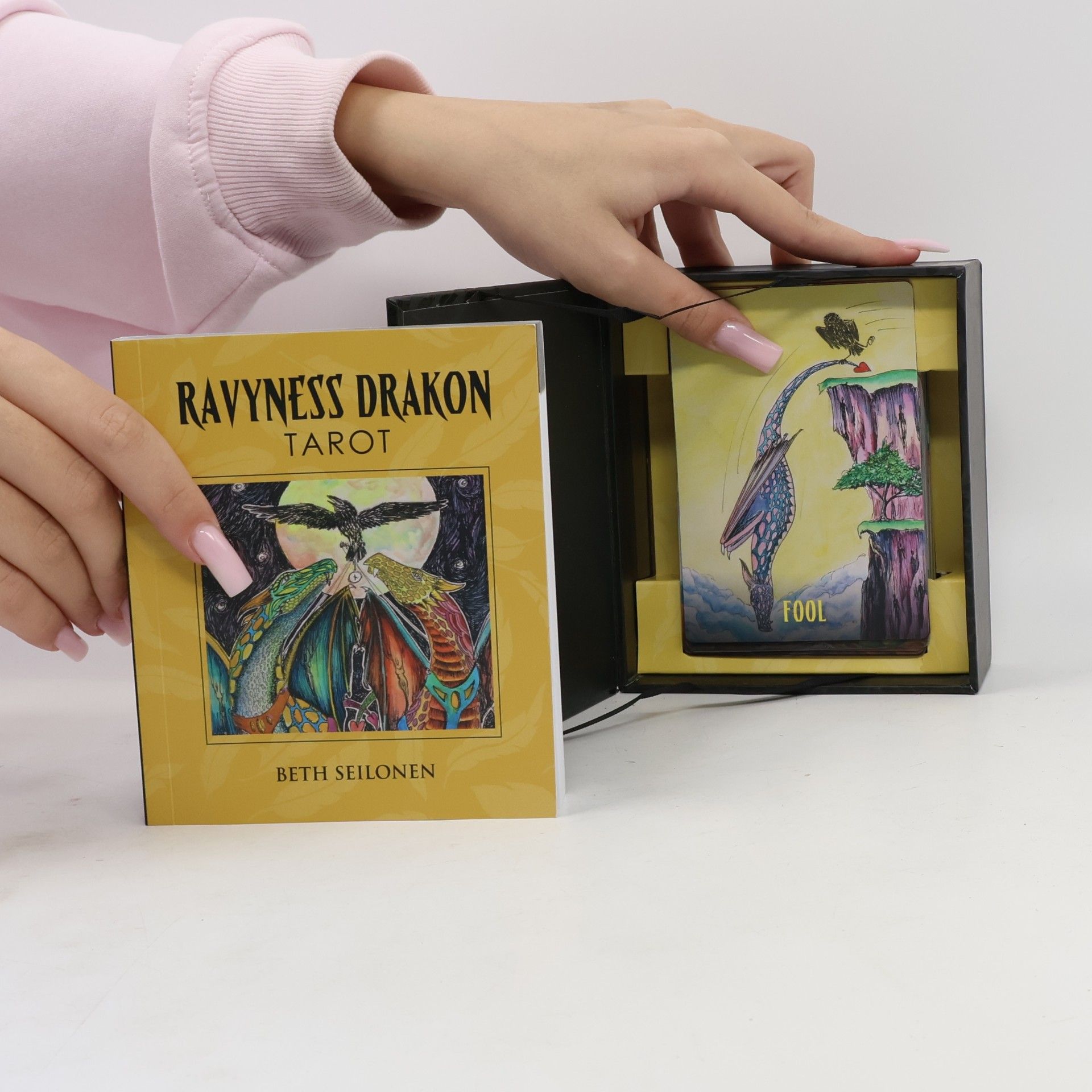 Beth Seilonen Ravyness Drakon Tarot: (Tarot Kit Box Set with 78 Cards and Guide Book)