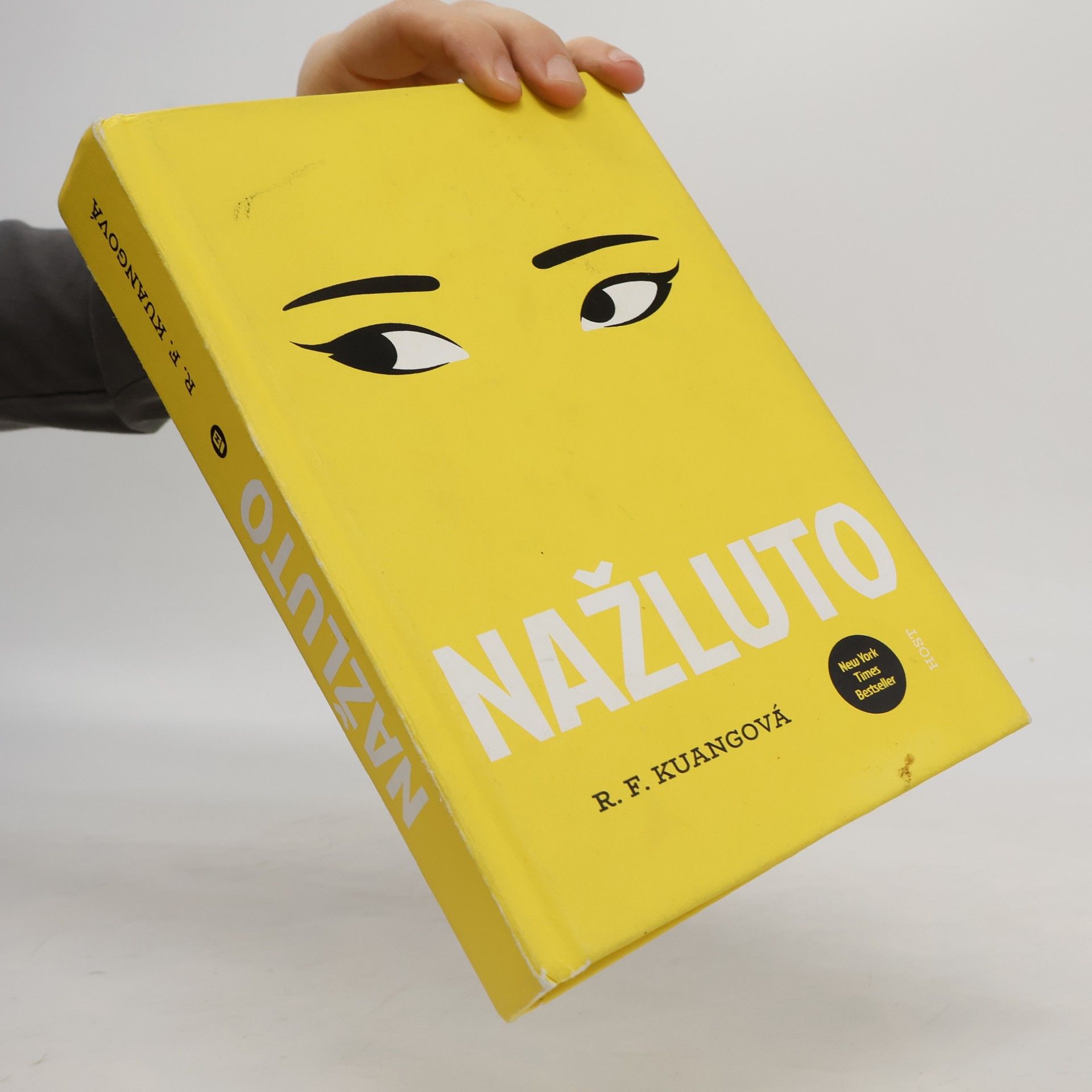 Rebecca Kuang Nažluto