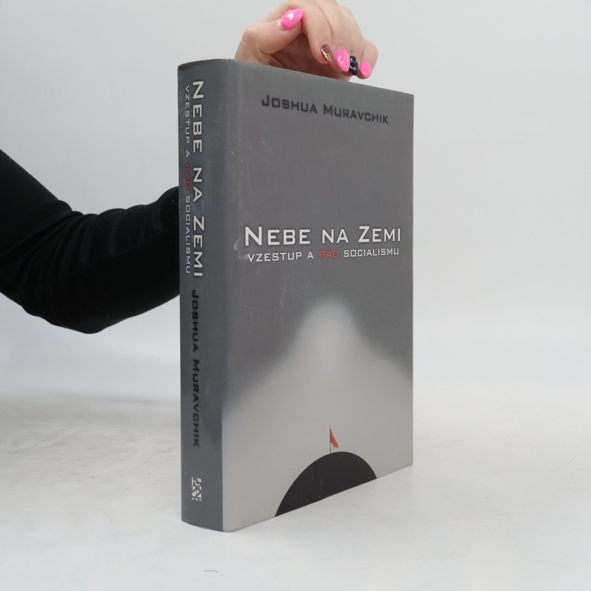 Nebe na zemi: Vzestup a pád komunismu