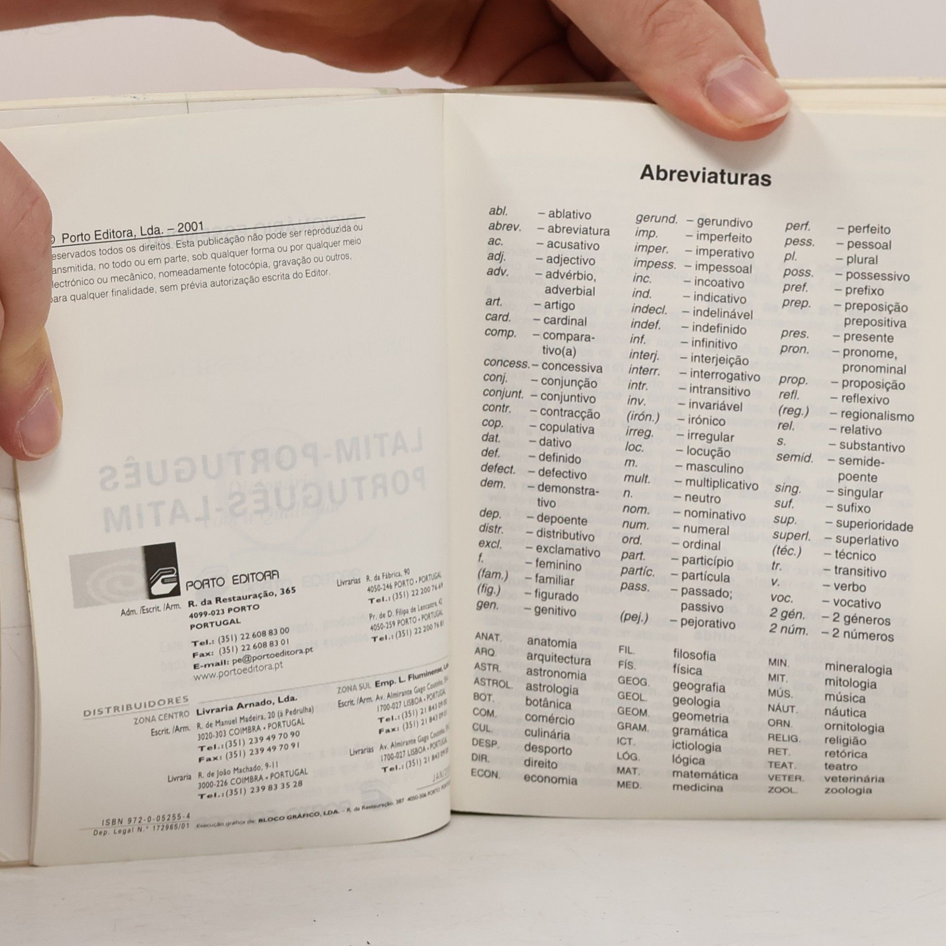 Porto Editora Dicionário Essencial