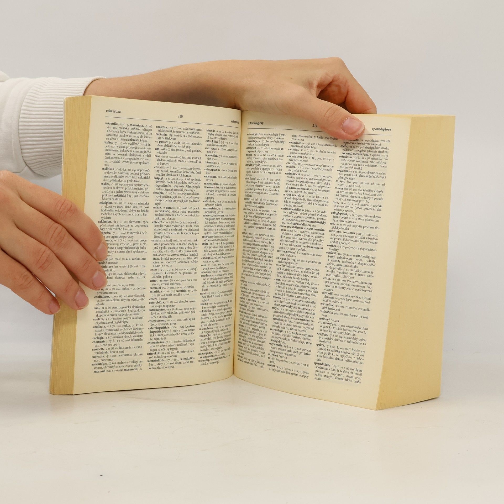 Jiří Kraus Nový akademický slovník cizích slov A-Ž. Studentské vydání