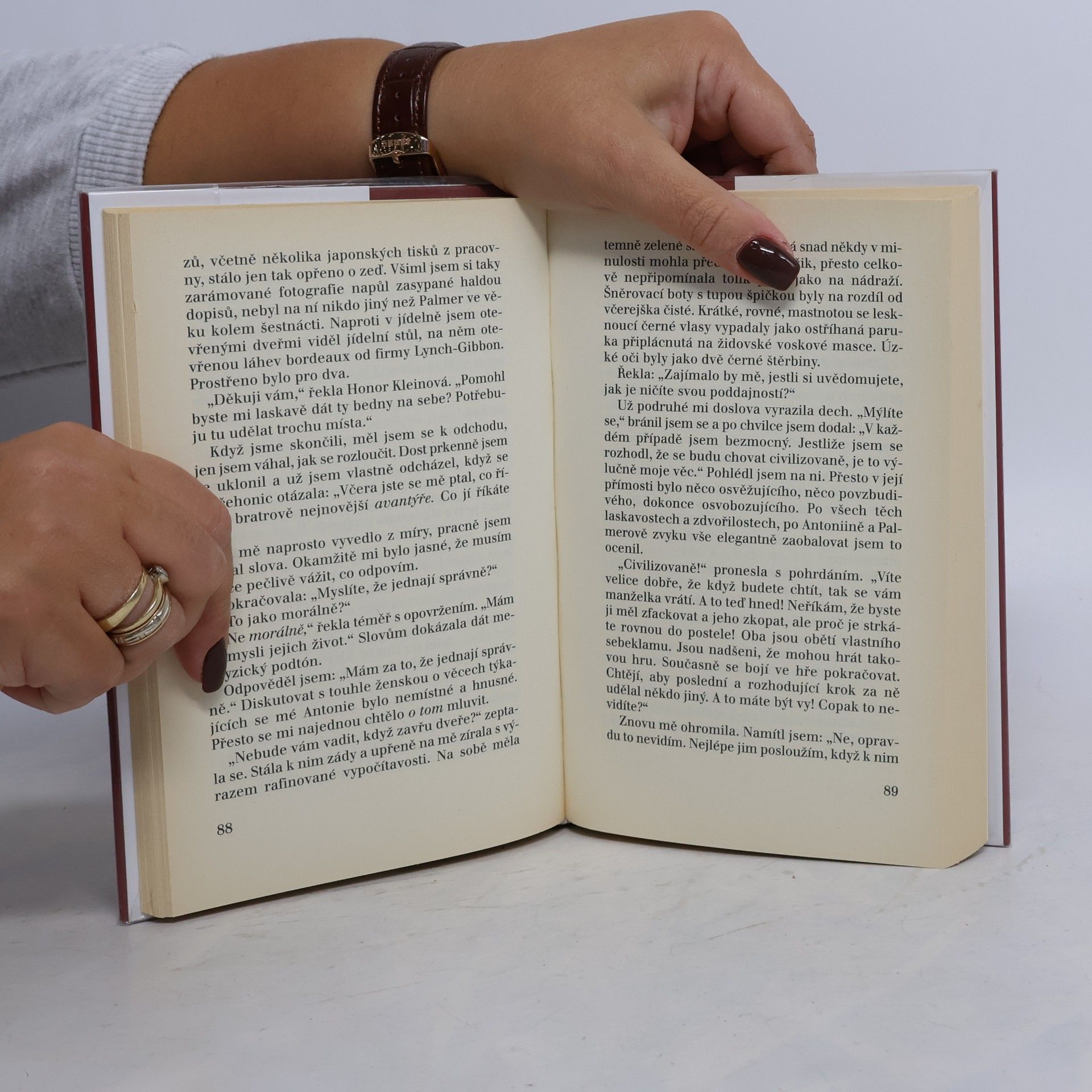 Iris Murdoch Uťatá hlava