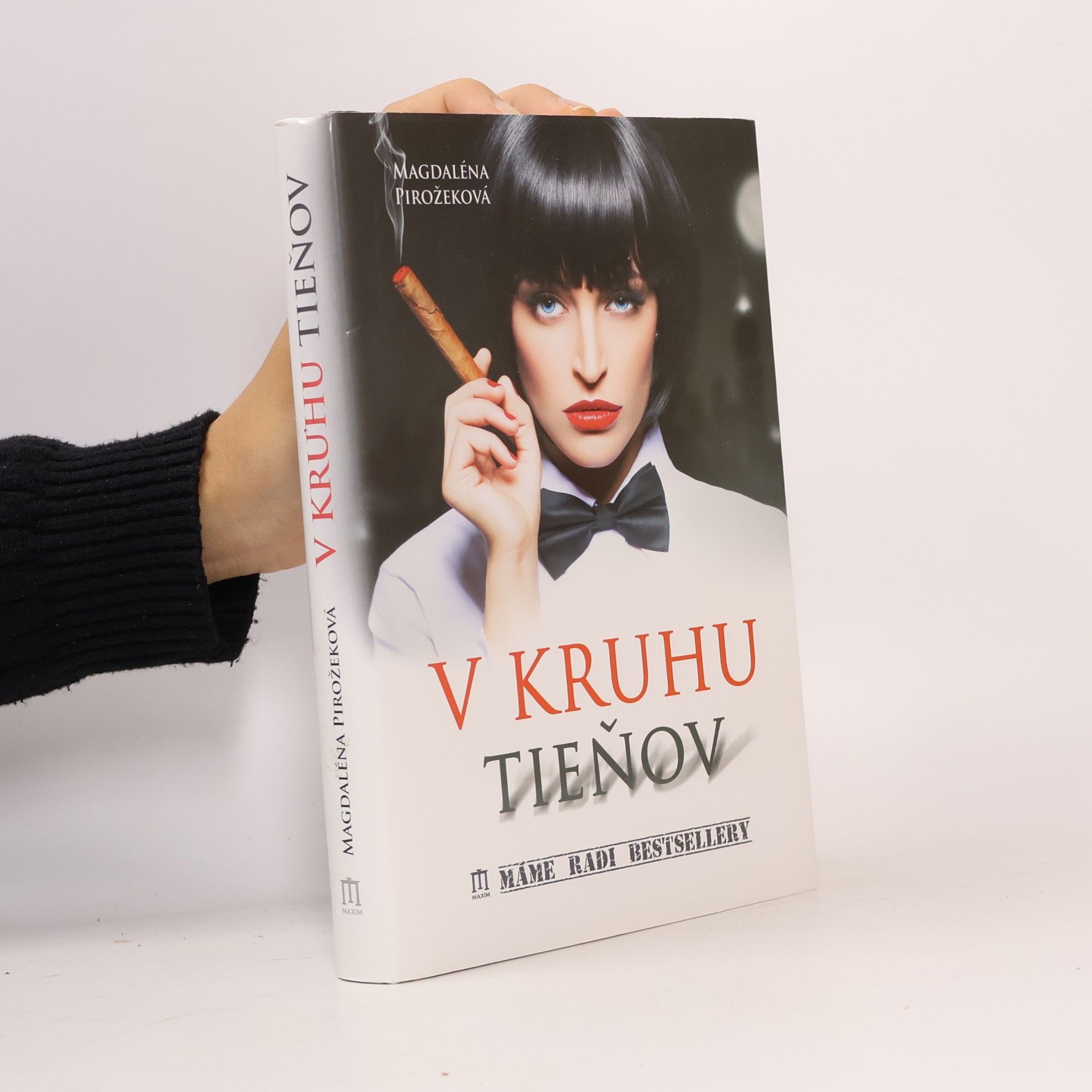 V kruhu tieňov