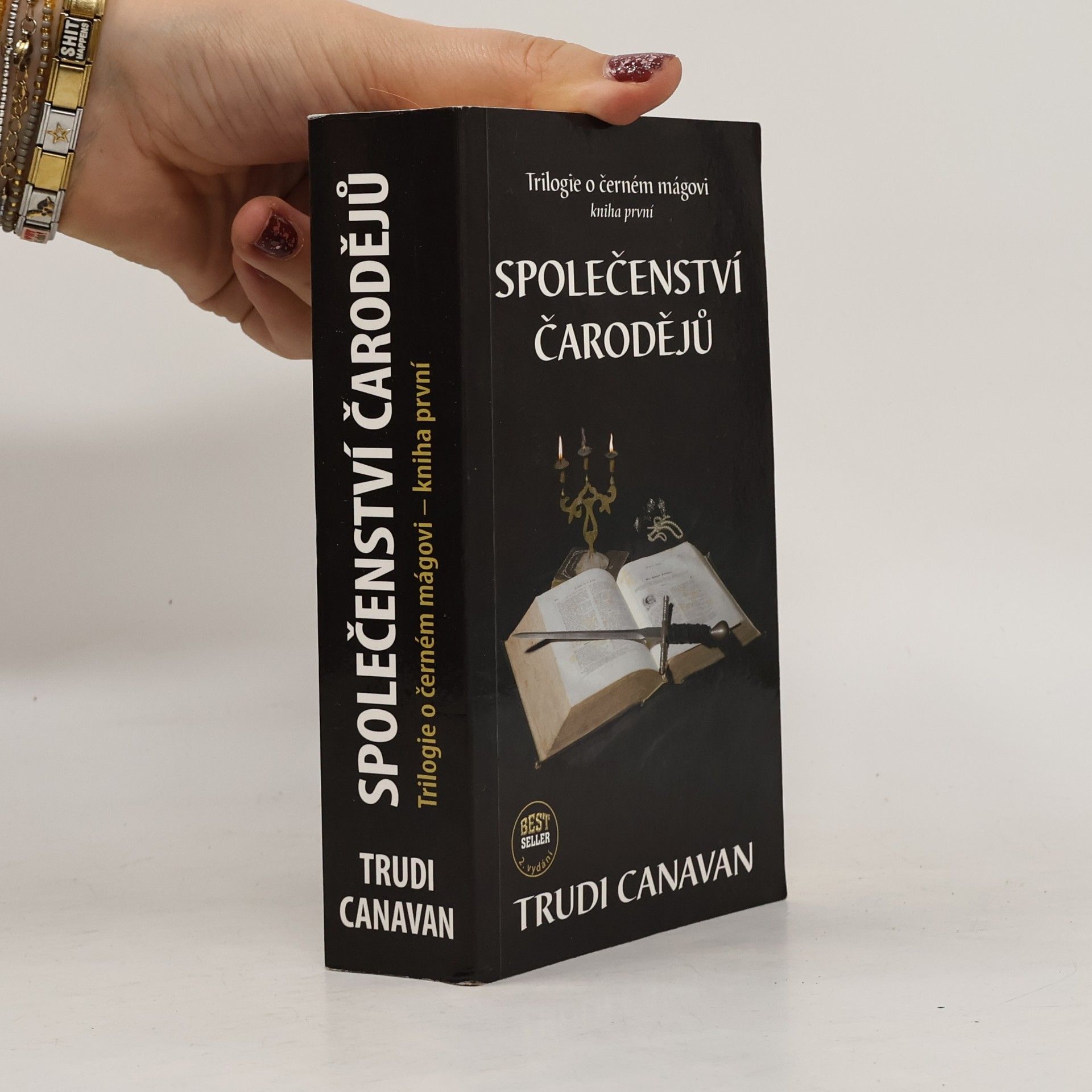 Trudi Canavan Společenství čarodějů