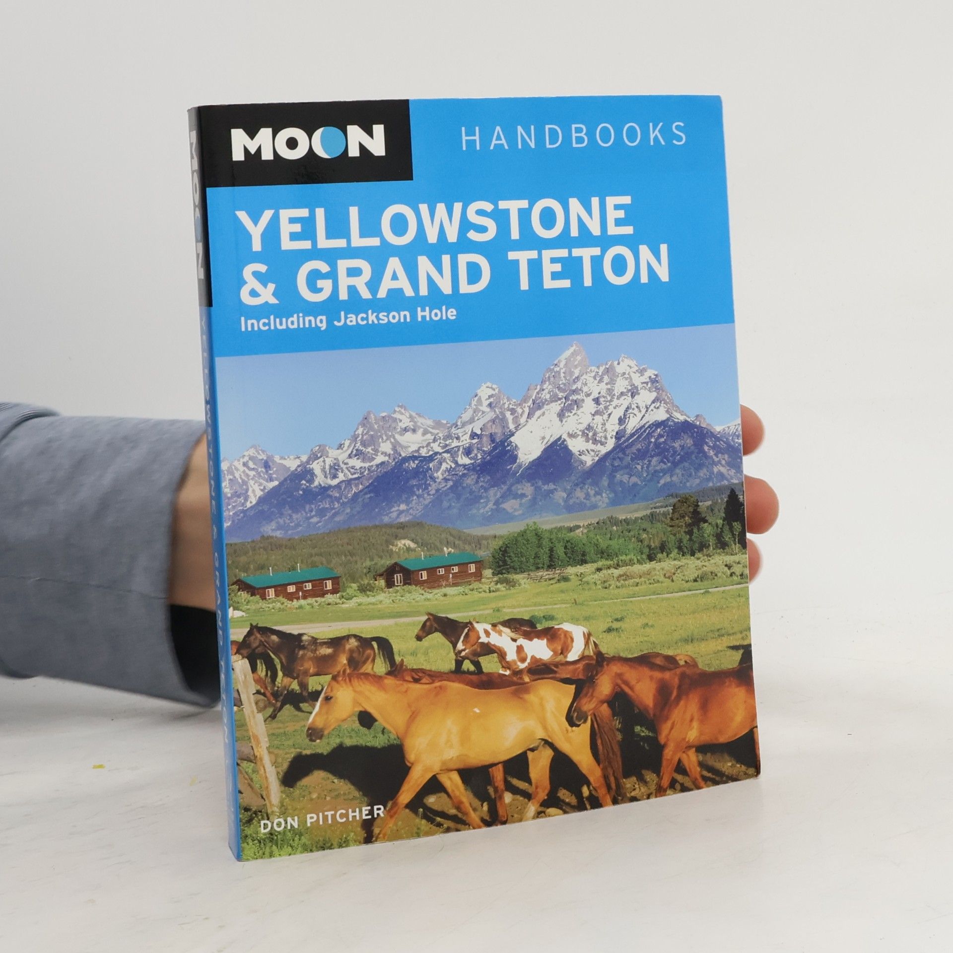 Moon Yellowstone and Grand Teton