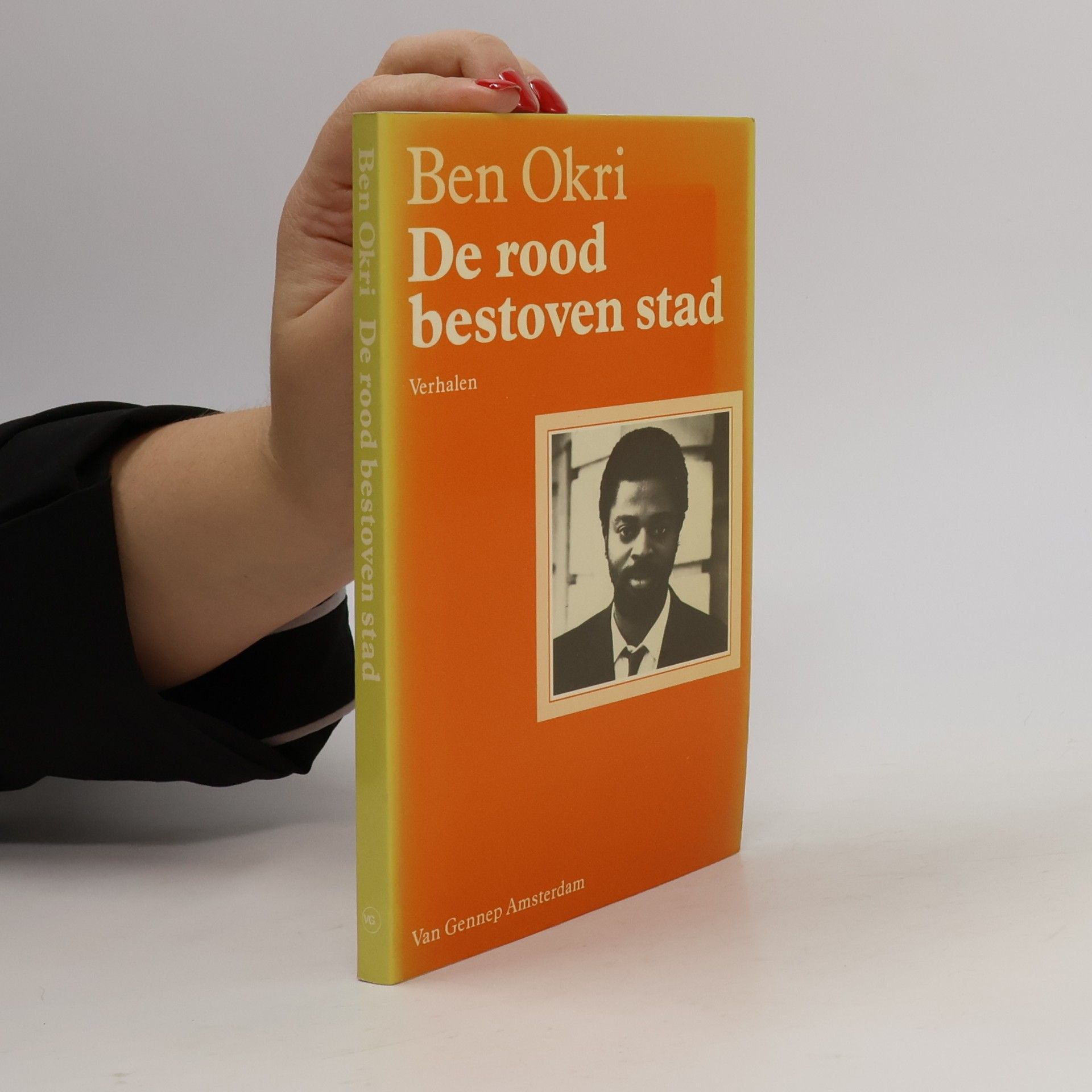 De rood bestoven stad