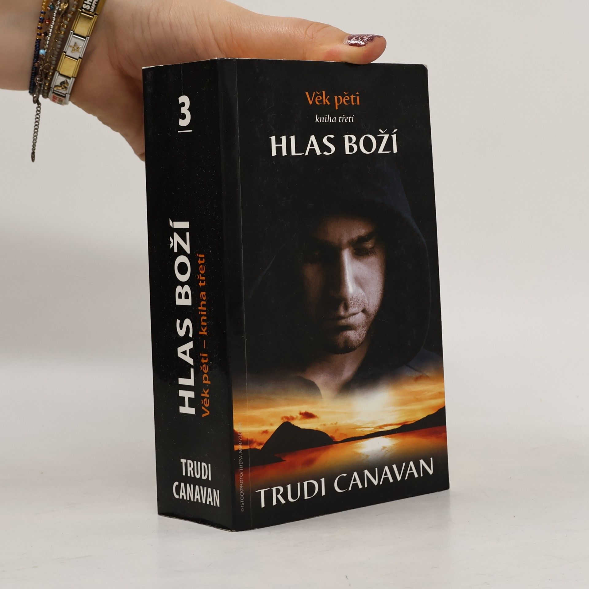 Trudi Canavan Hlas boží