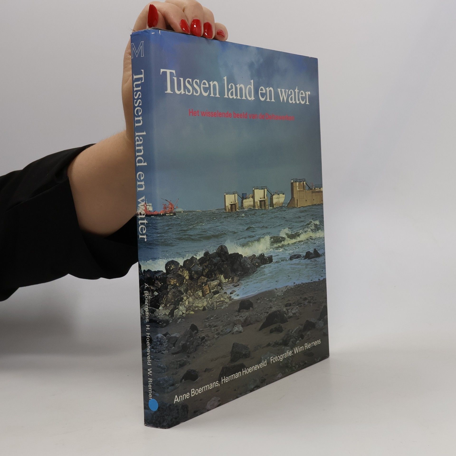 Mary-Anne Boermans Tussen land en water