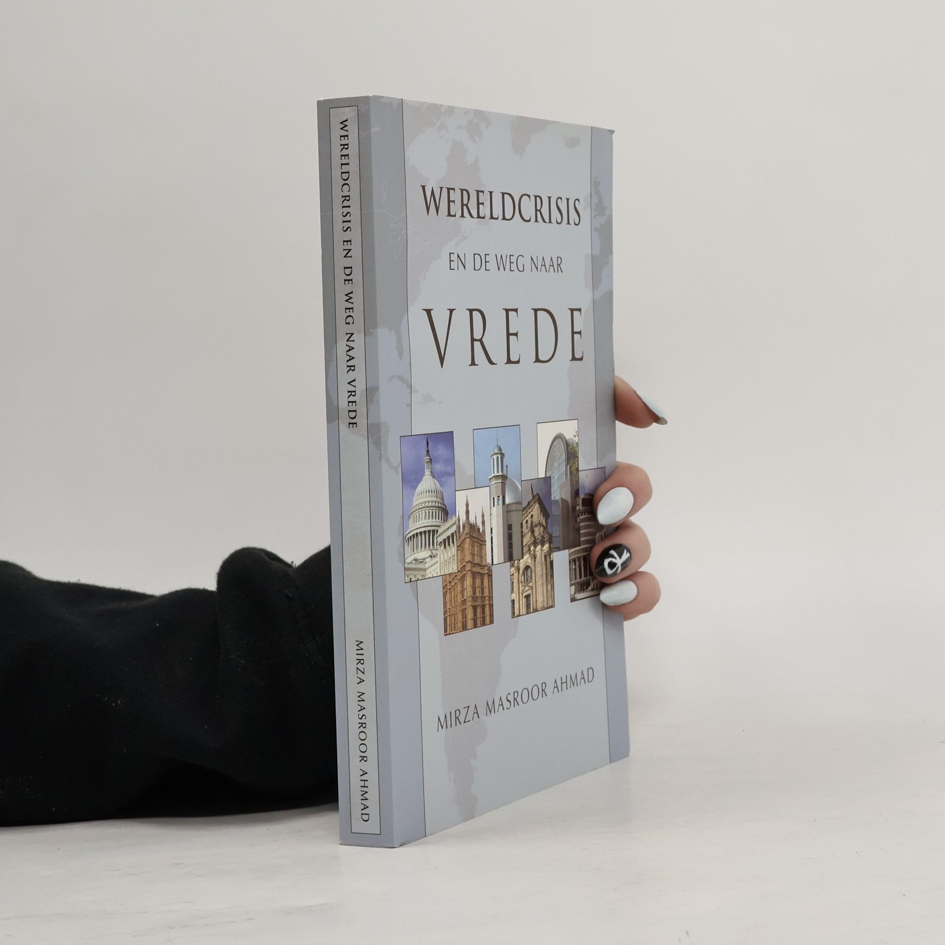 Wereldcrisis en de Weg naar Vrede: Een Compilatie van Toespraken en Brieven