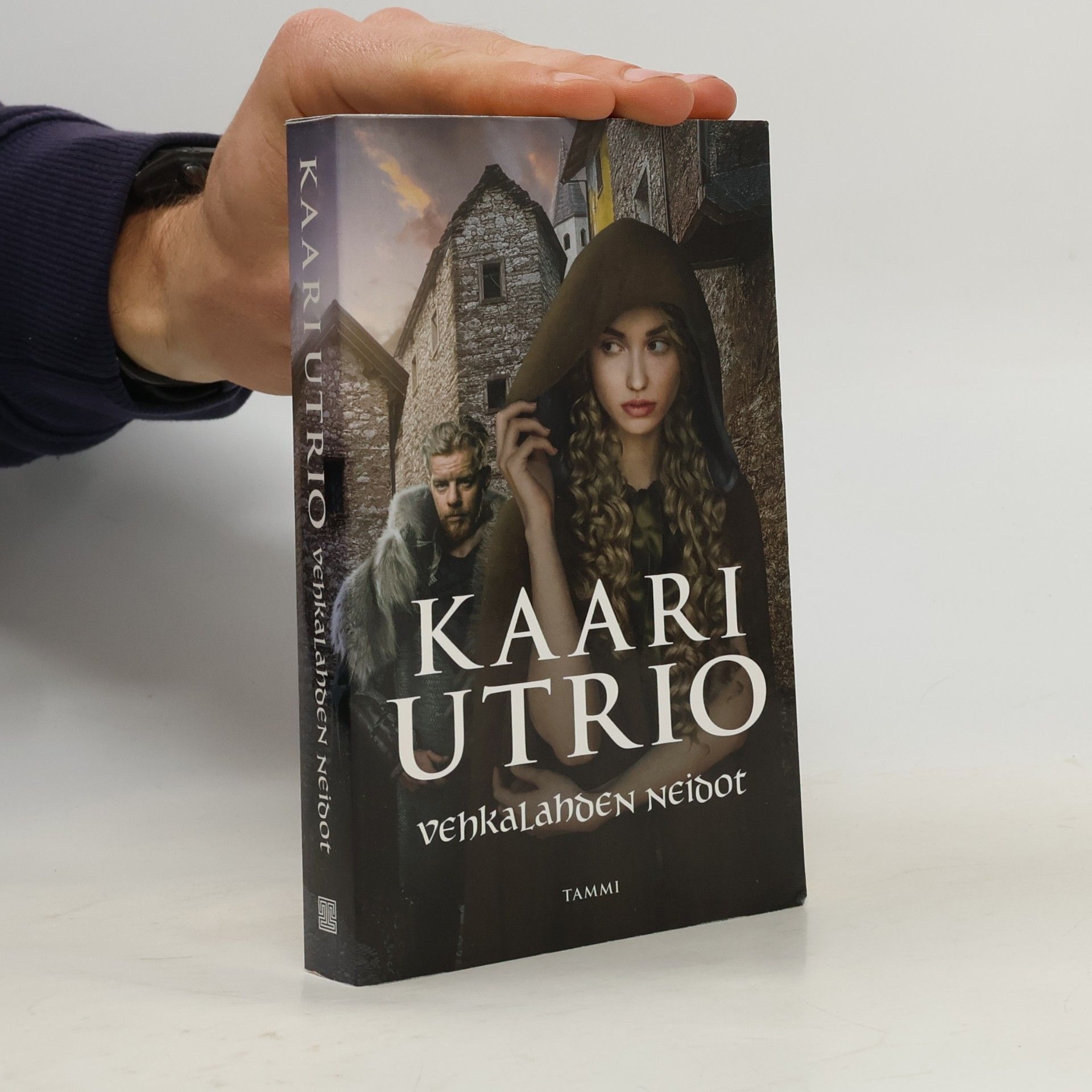 Kaari Utrio Vehkalahden neidot
