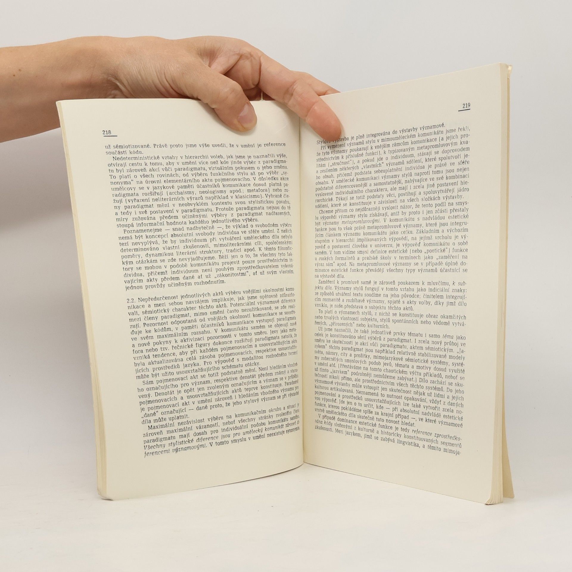 Květoslav Chvatík Česka literatura 38. 3/1990