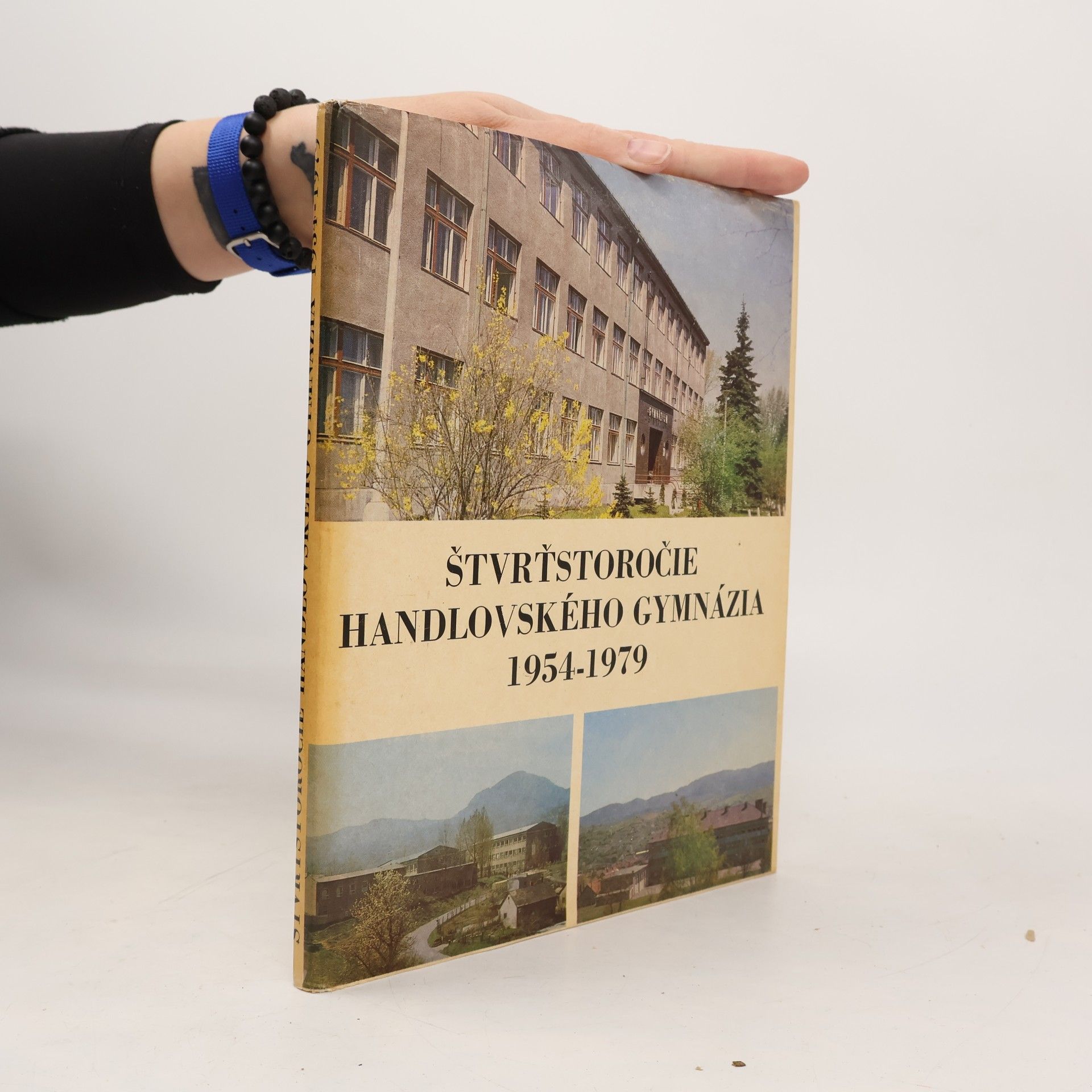 Kolektiv autorů Štvrťstoročie handlovského gymnázia