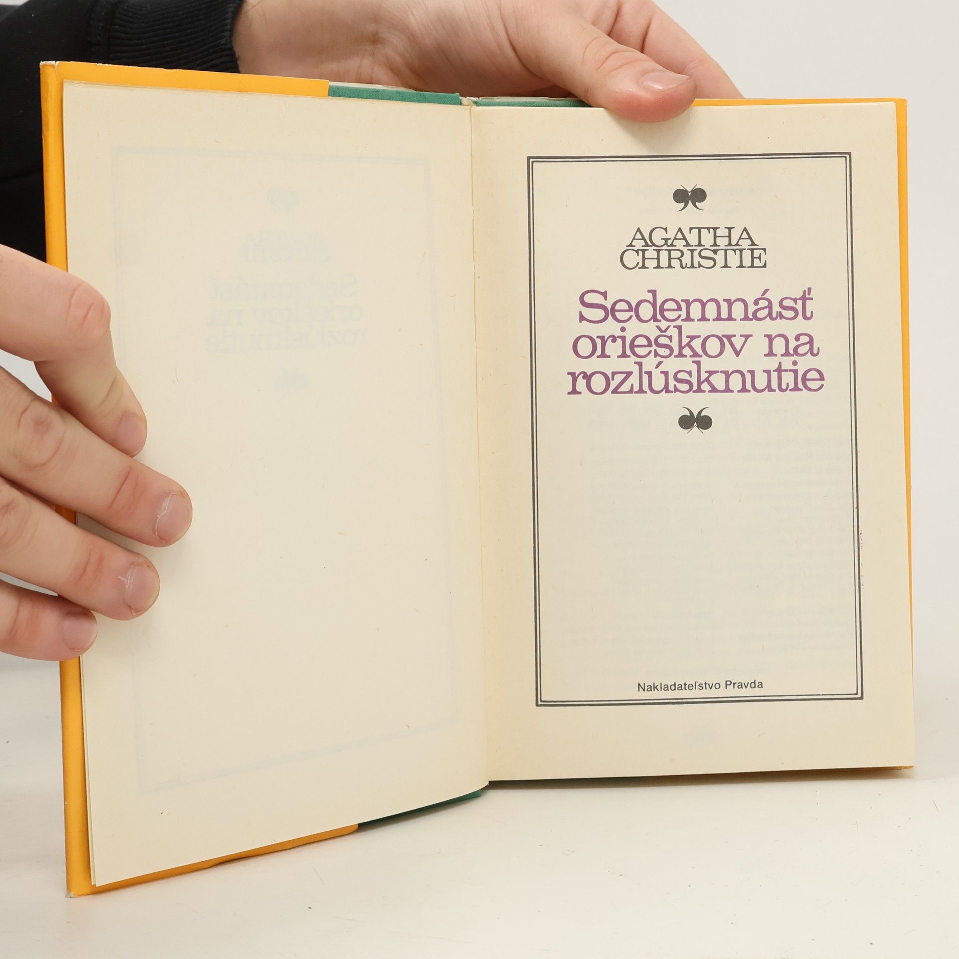 Agatha Christie Sedemnásť orieškov na rozlúsknutie