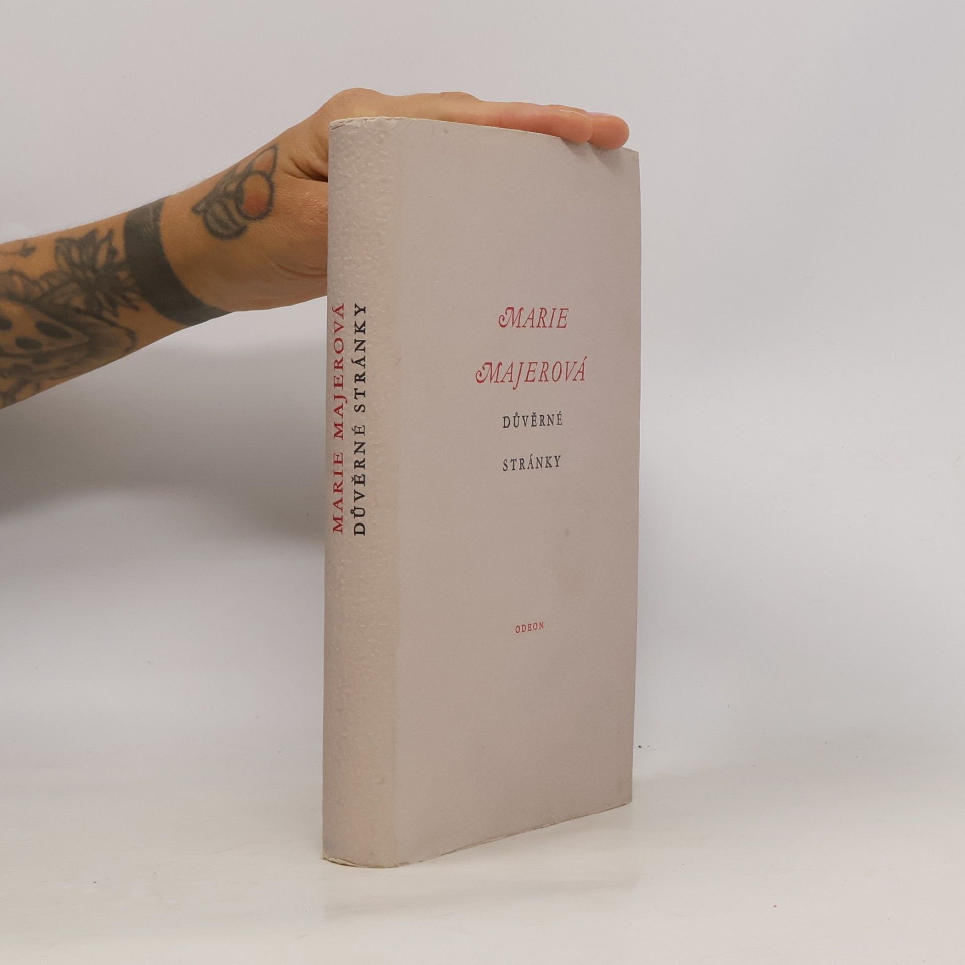 Důvěrné stránky : Sloupky, fejetony, reportáže 1905-1965