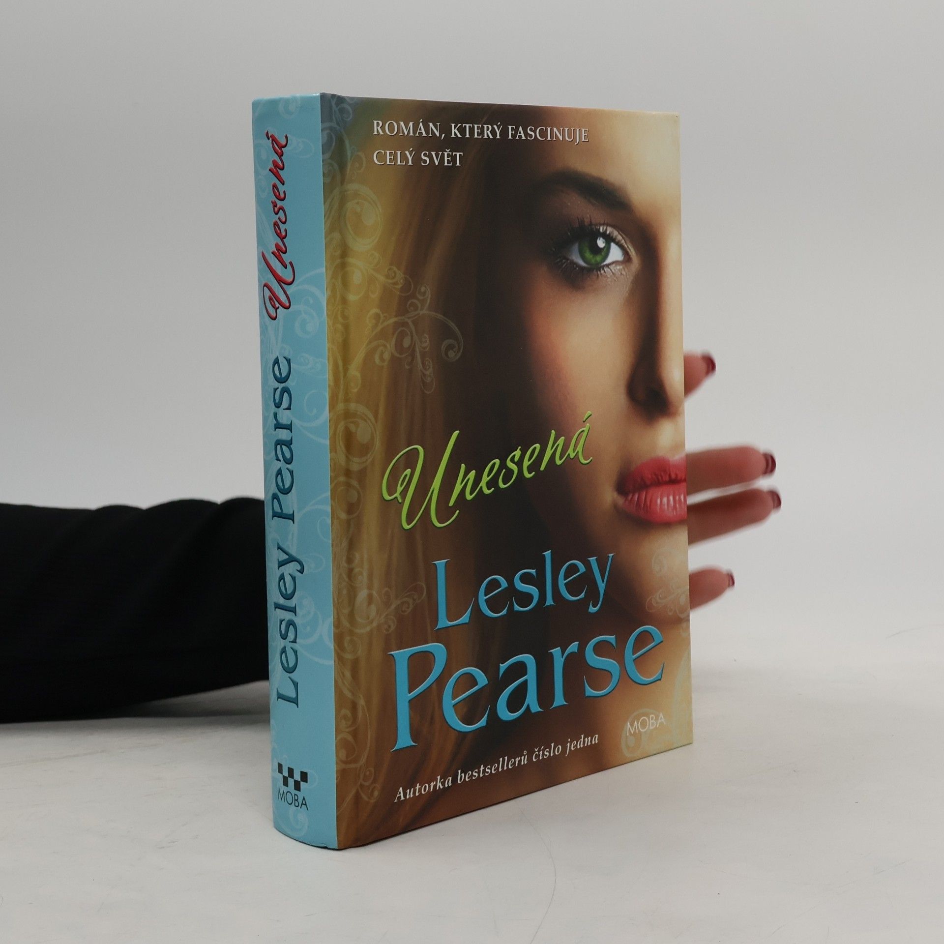 Lesley Pearse Unesená