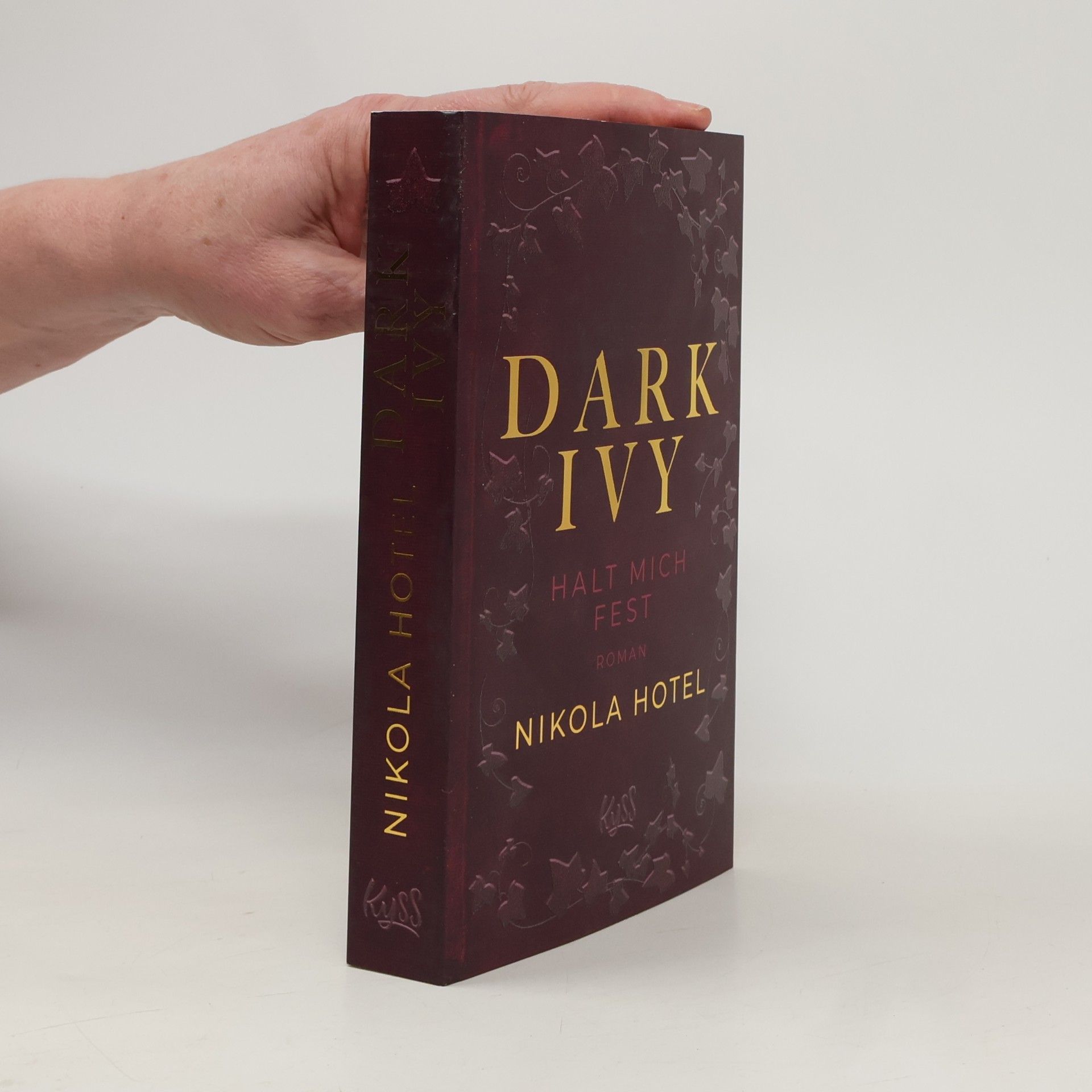 Dark Ivy