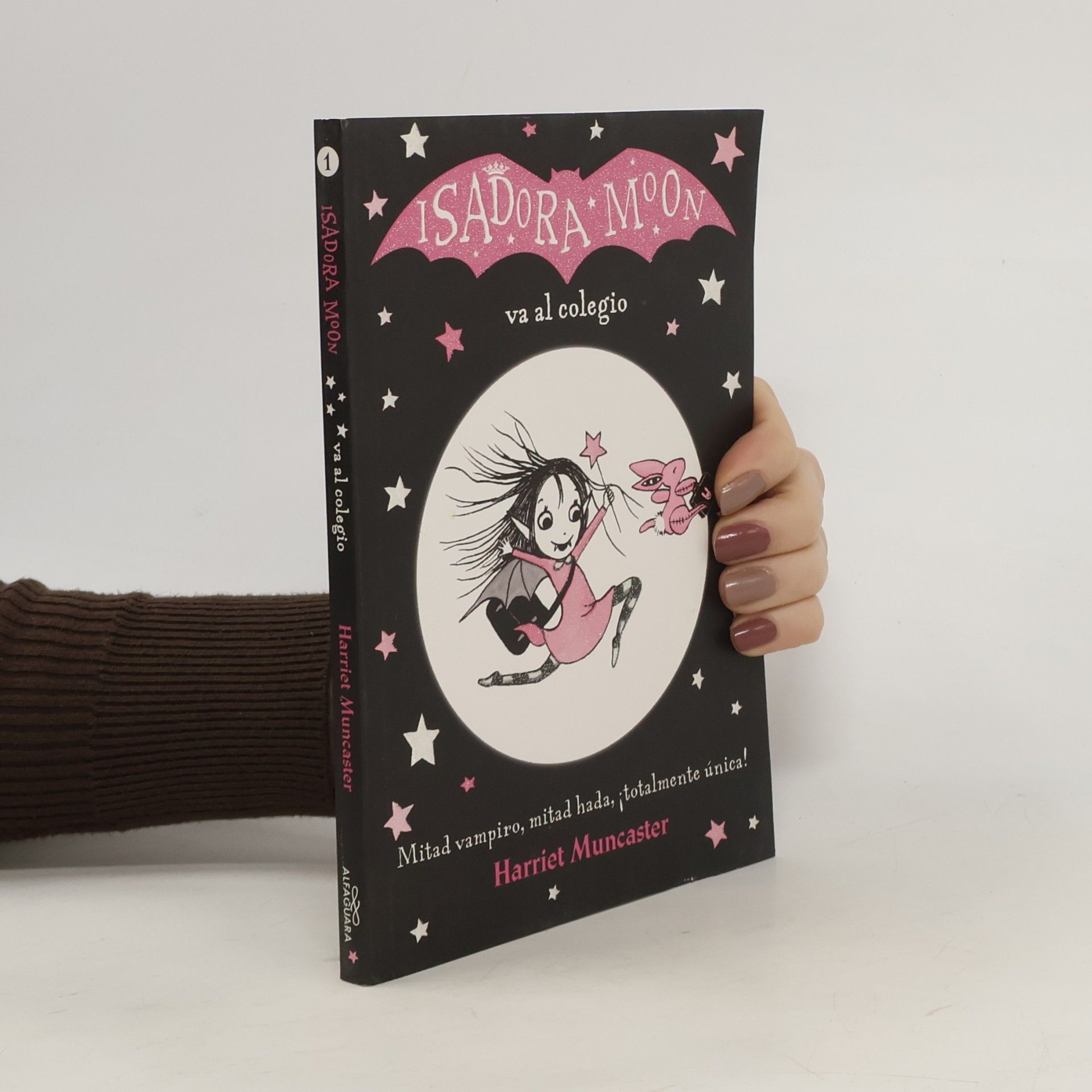 Harriet Muncaster Isadora Moon Goes to School. Book 1
