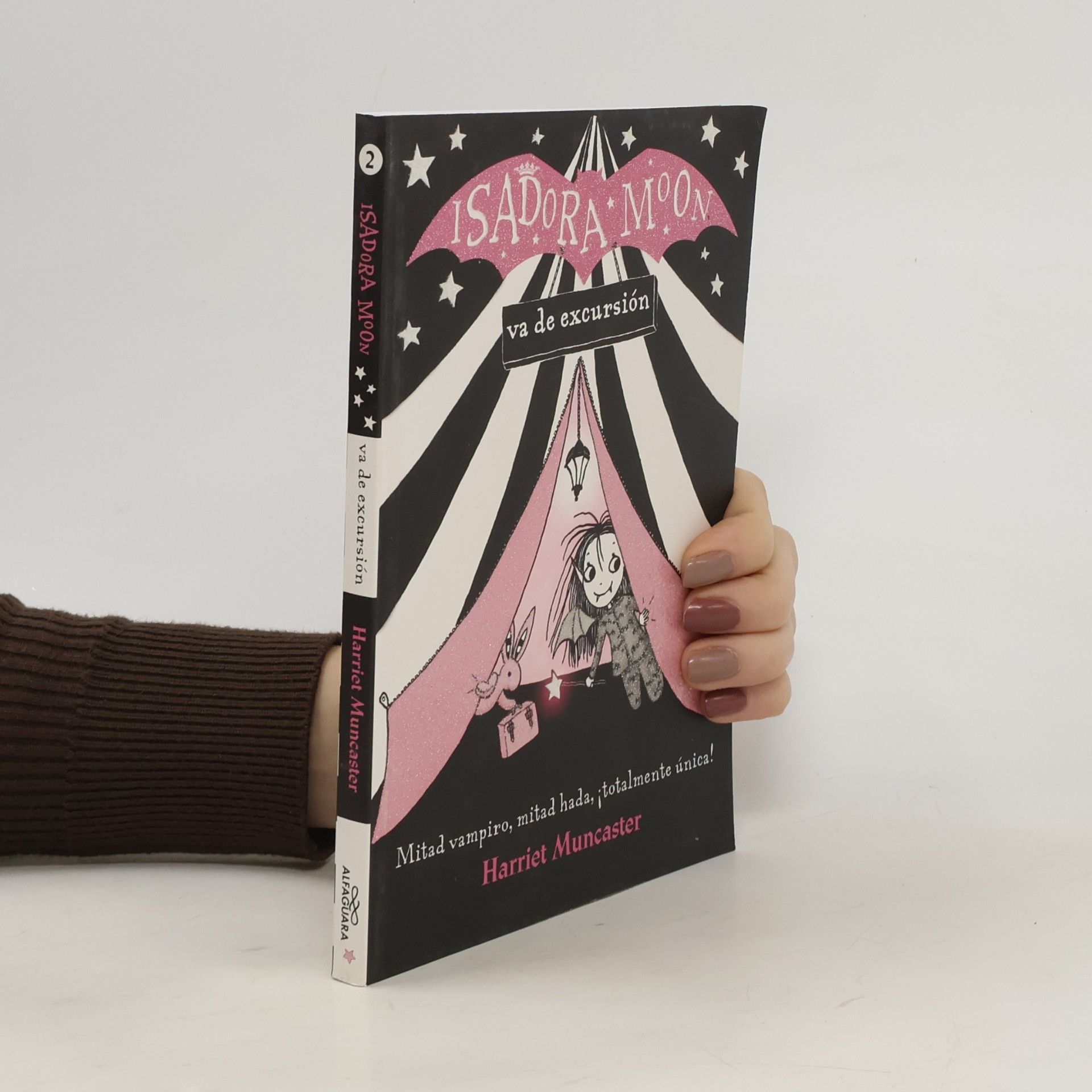 Harriet Muncaster Isadora Moon Va de Excursión / Isadora Moon Goes Camping (Isadora Moon, Book 2)
