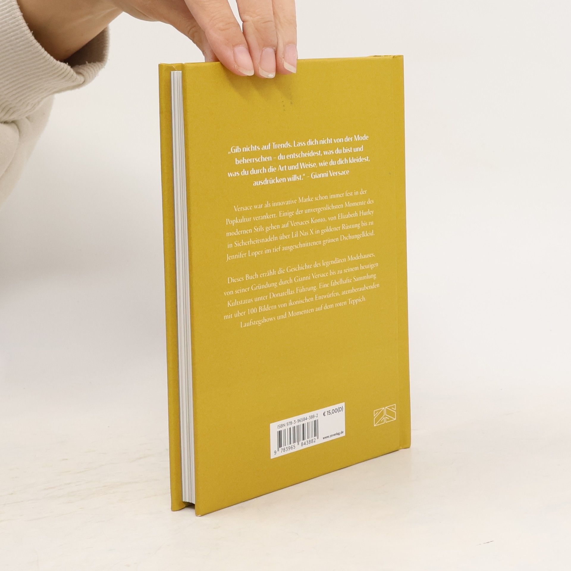 Laia Farran Graves Little Book of Versace