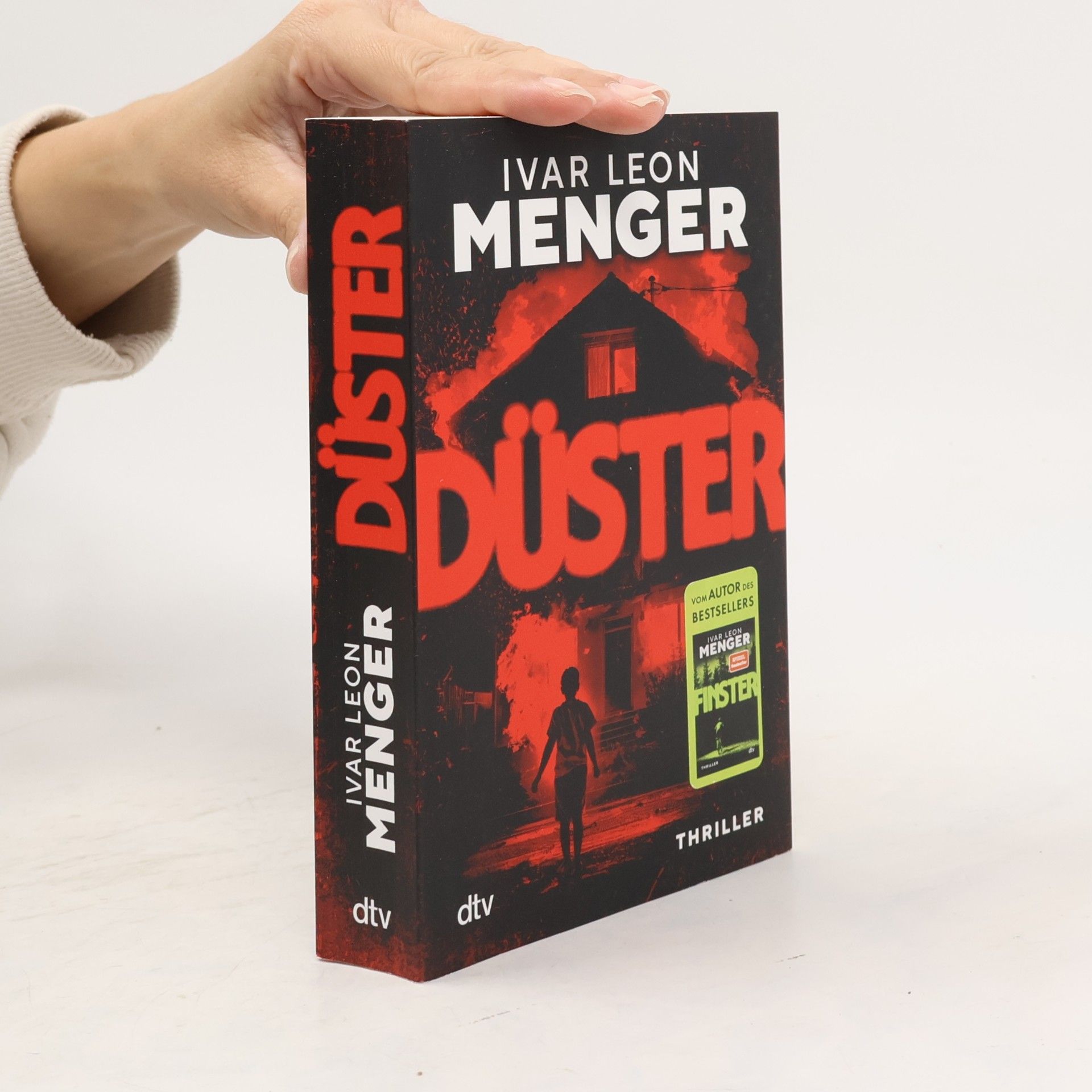 Ivar Leon Menger Düster