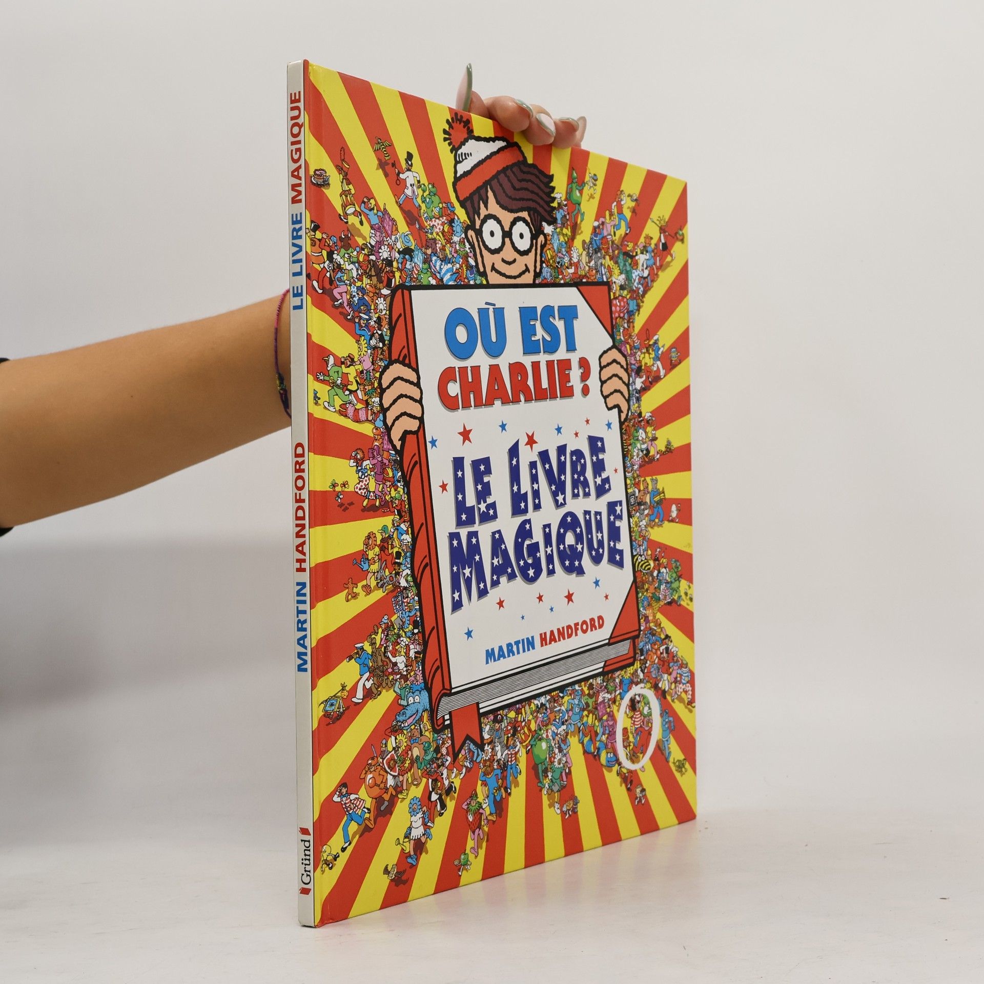 Où est Charlie? Le livre magique
