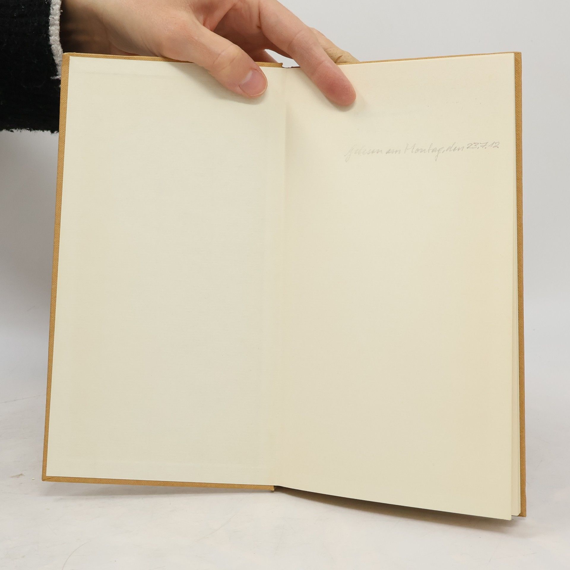Dagmar von Mutius VERSTECK OHNE ANSCHLAG