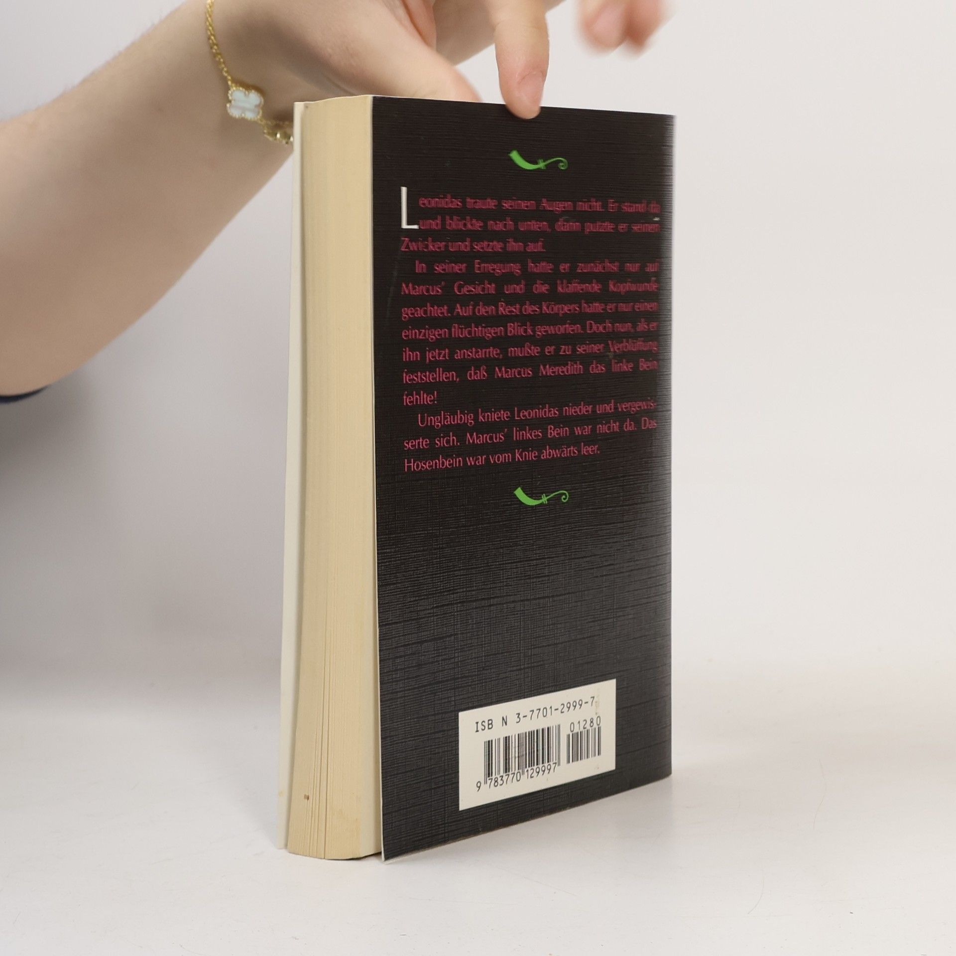 Phoebe Atwood Taylor Mit dem linken Bein.
