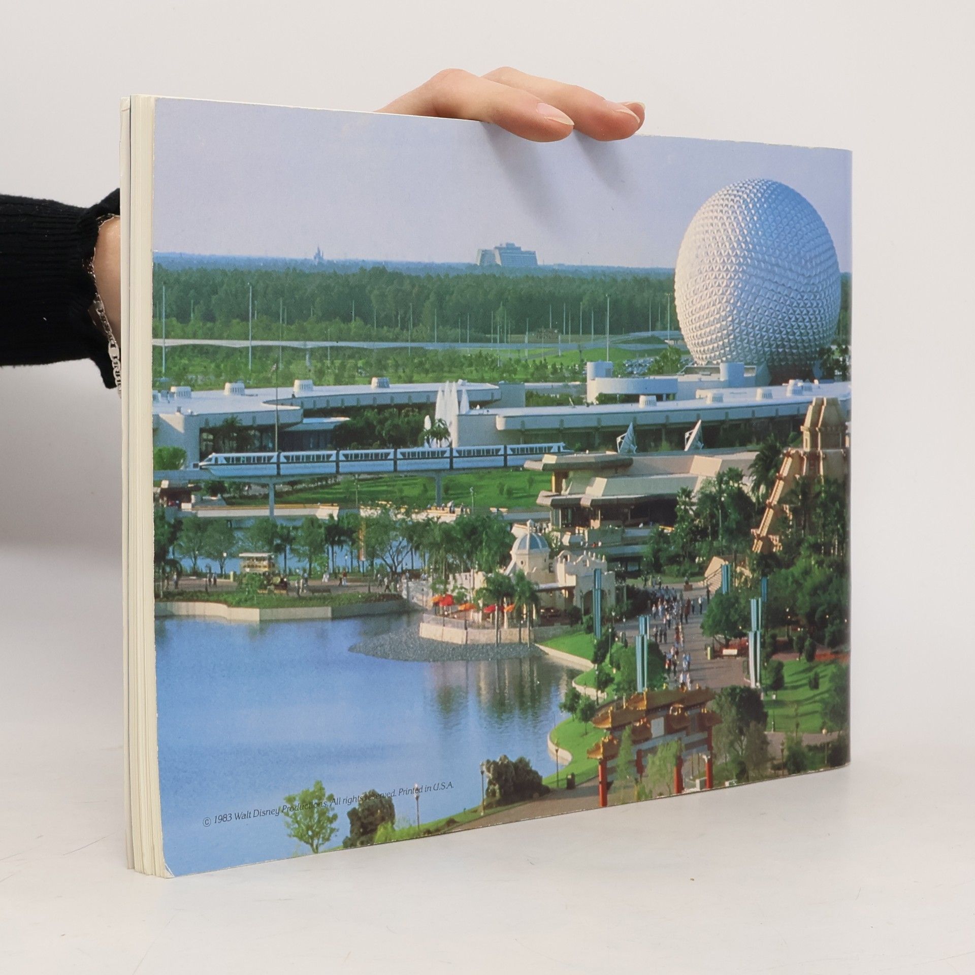 Various authors Walt Disney World a pictorial souvenir