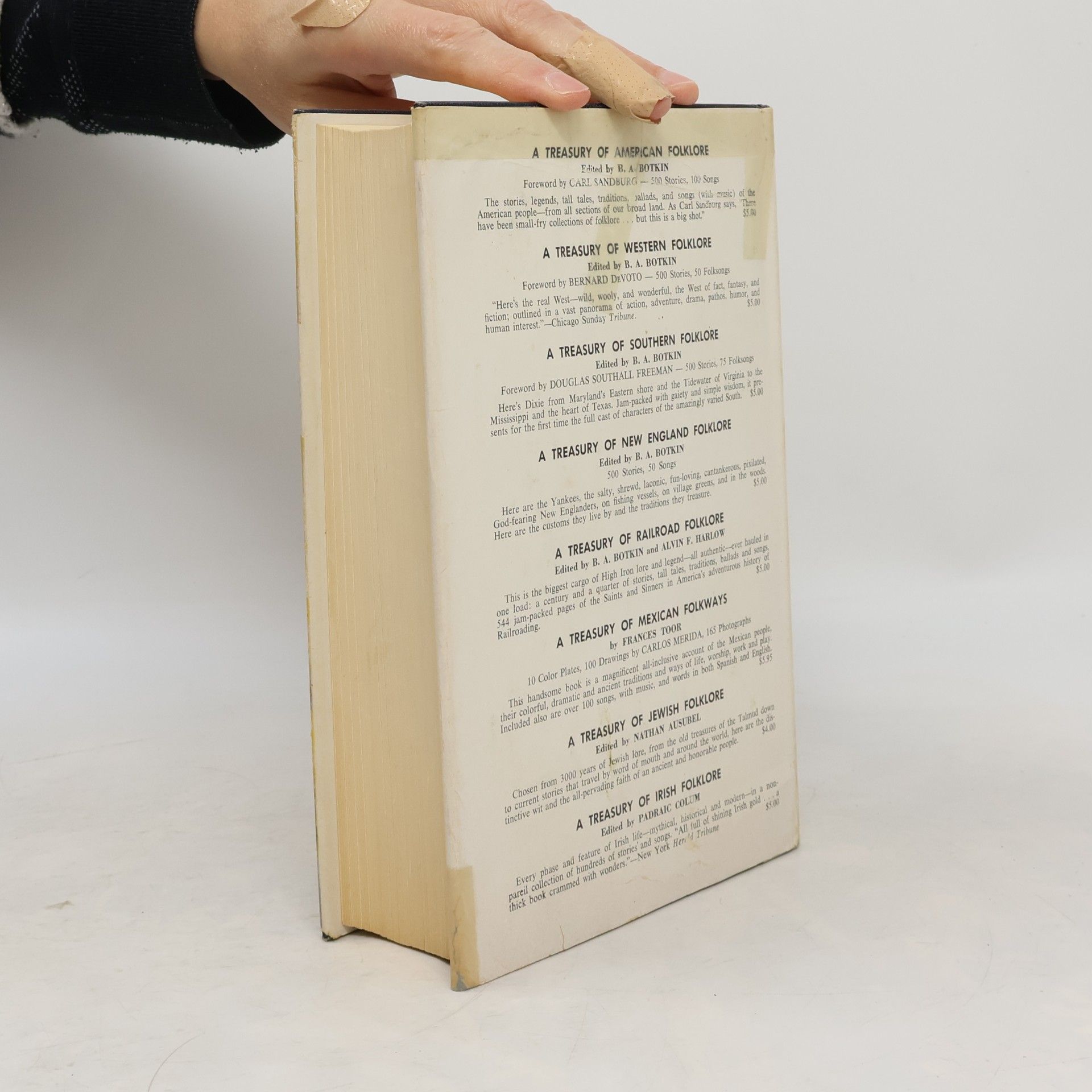 Autores varios A Treasury of Mississippi River Folklore