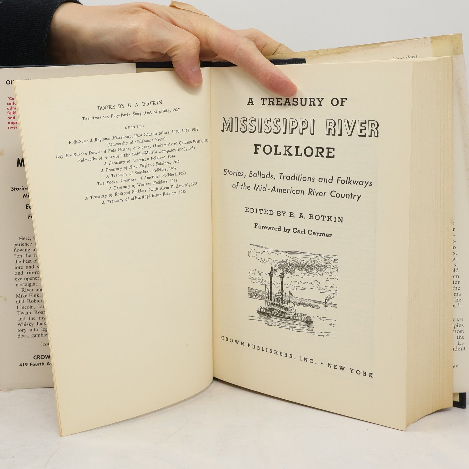 Autores varios A Treasury of Mississippi River Folklore