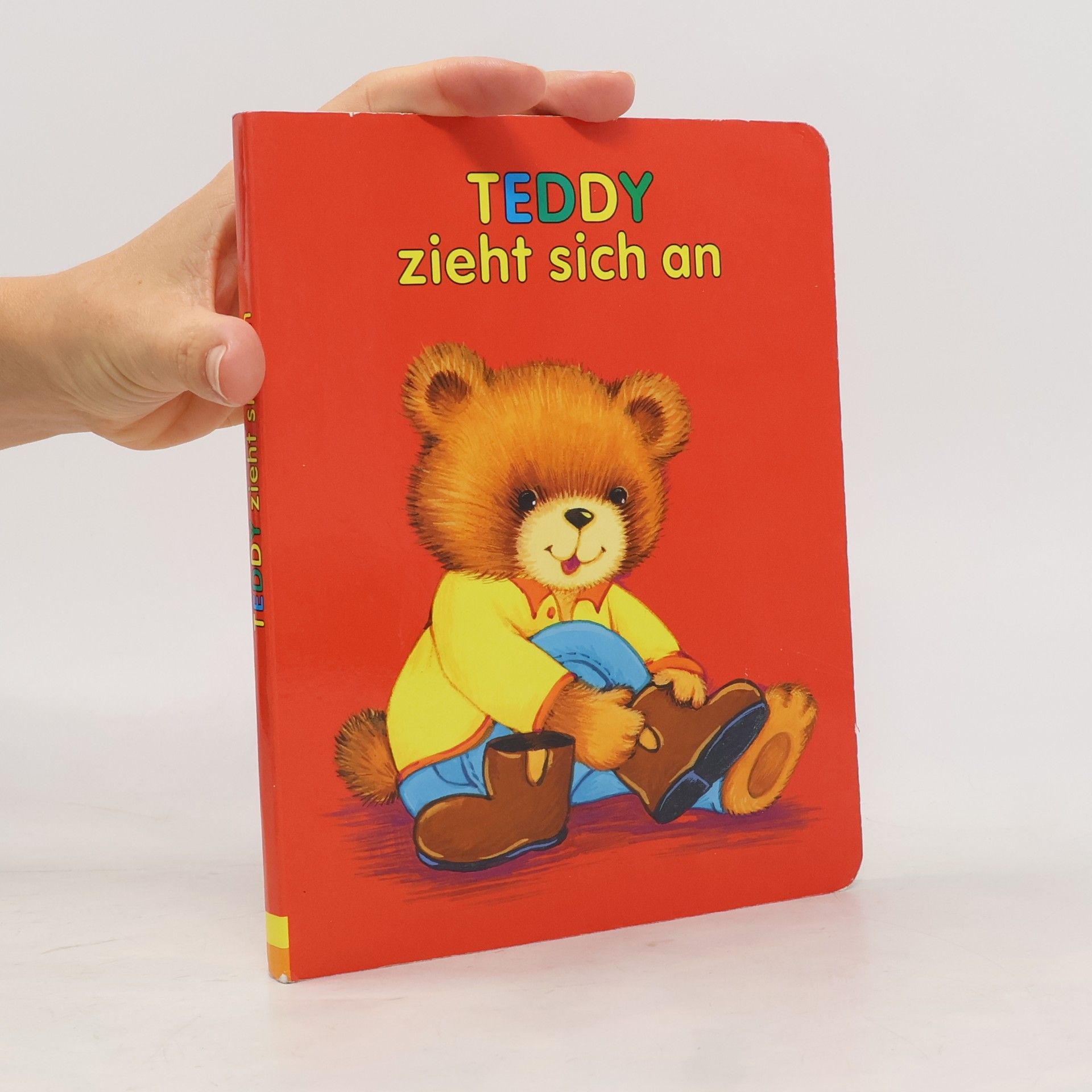 Teddy zieht sich an