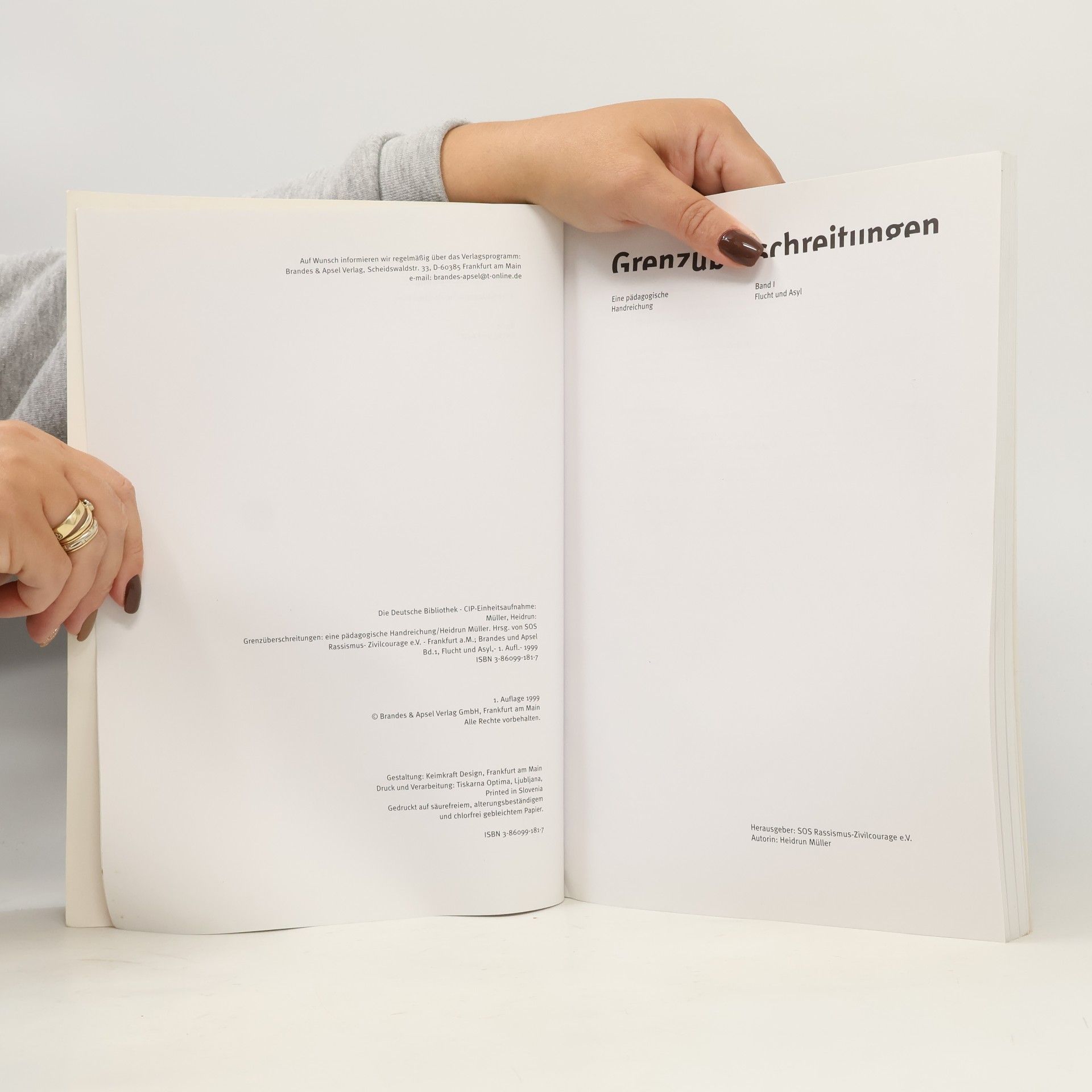 Heidrun Müller Grenzüberschreitungen 1. Flucht und Asyl