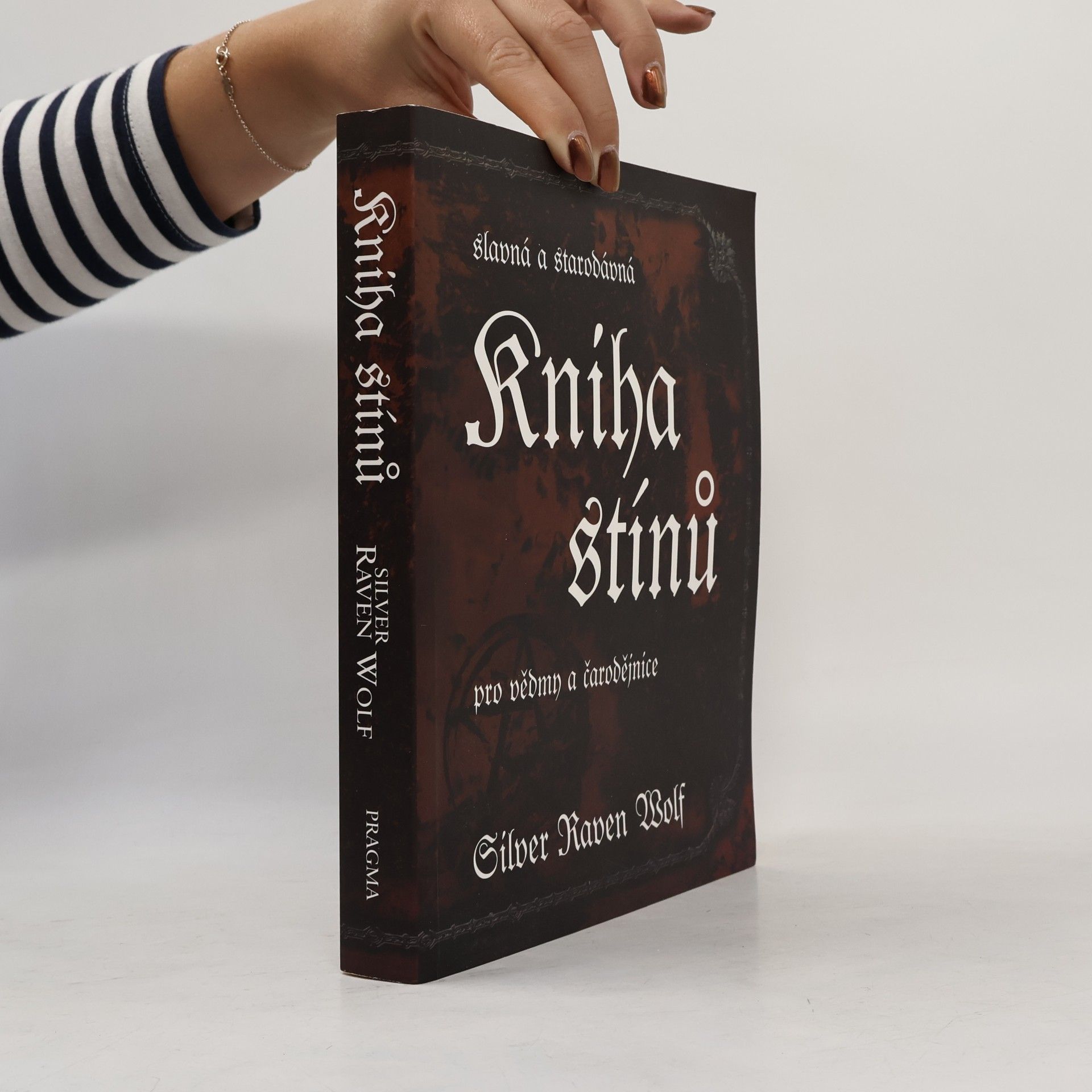 Silver Raven Wolf Slavná a starodávná kniha stínů pro vědmy a čarodějnice