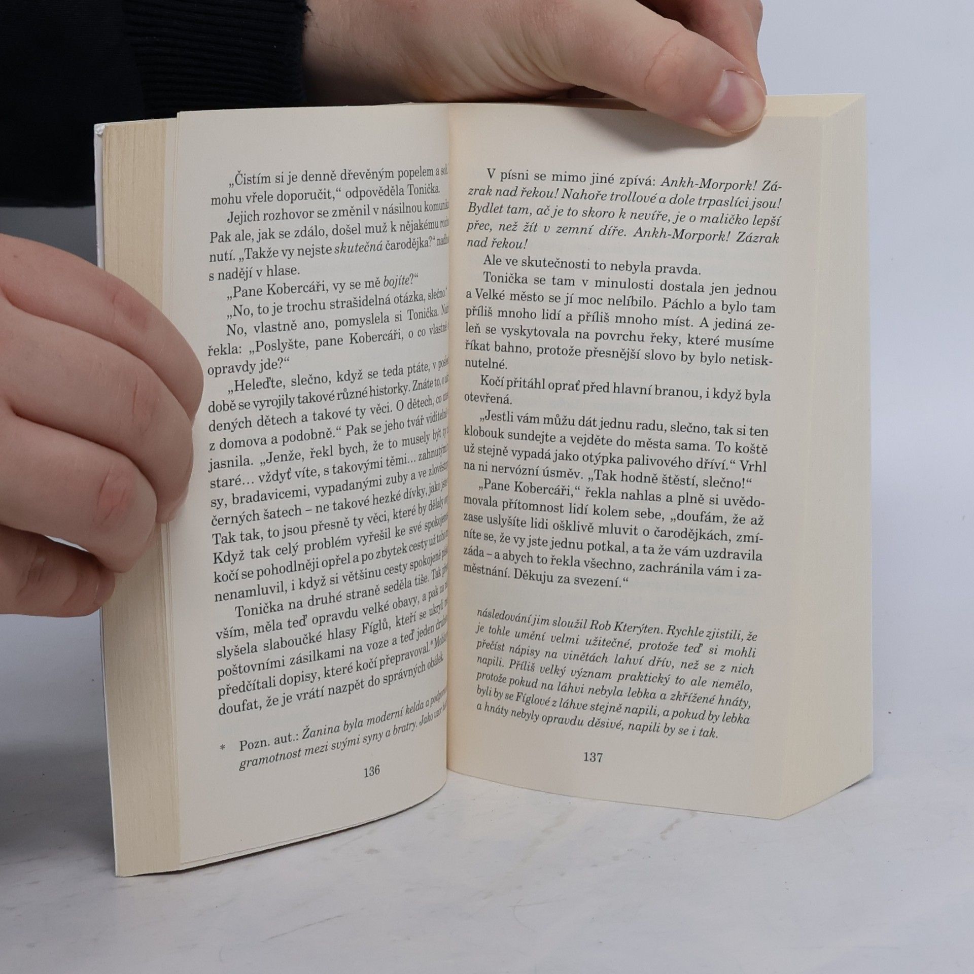 Terry Pratchett Obléknu si půlnoc