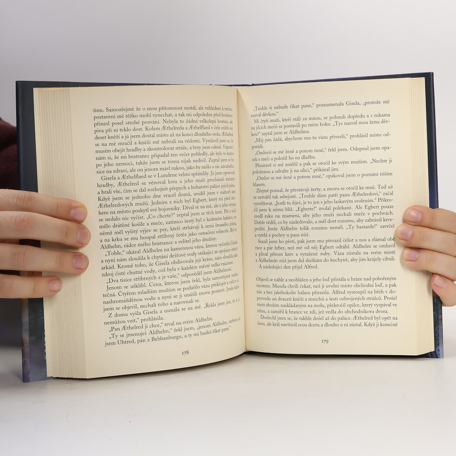 Bernard Cornwell Píseň meče. Království Alfreda Velikého