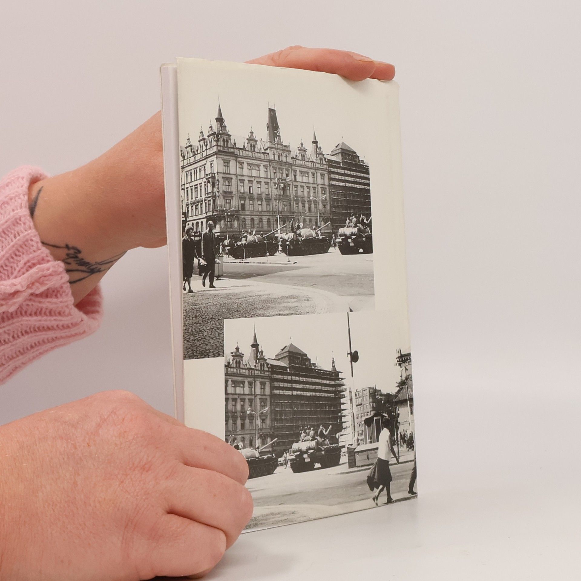 Jaroslava Rychtaříková Dvouminutové ticho : (verše z let 1968-1970)