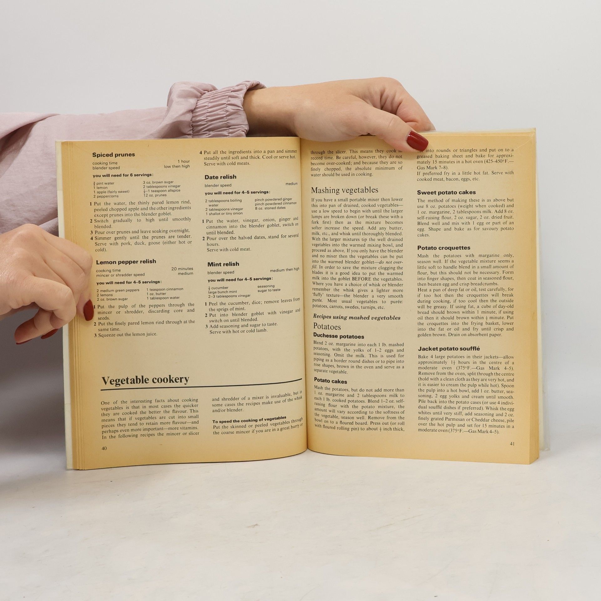 Marguerite Patten OBE 500 Recipes: Electric Mixers and Blenders