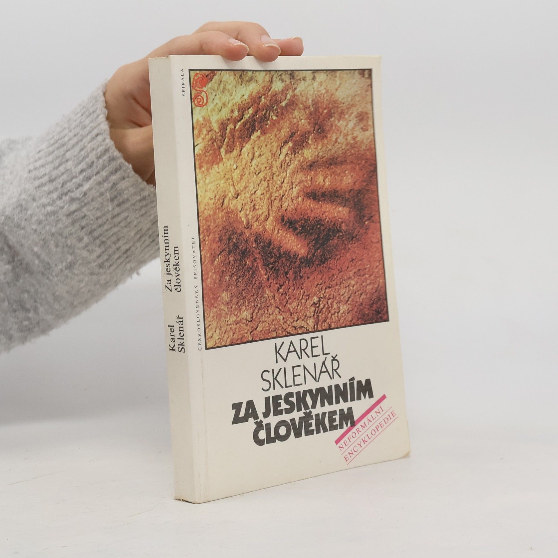 Za jeskynním člověkem