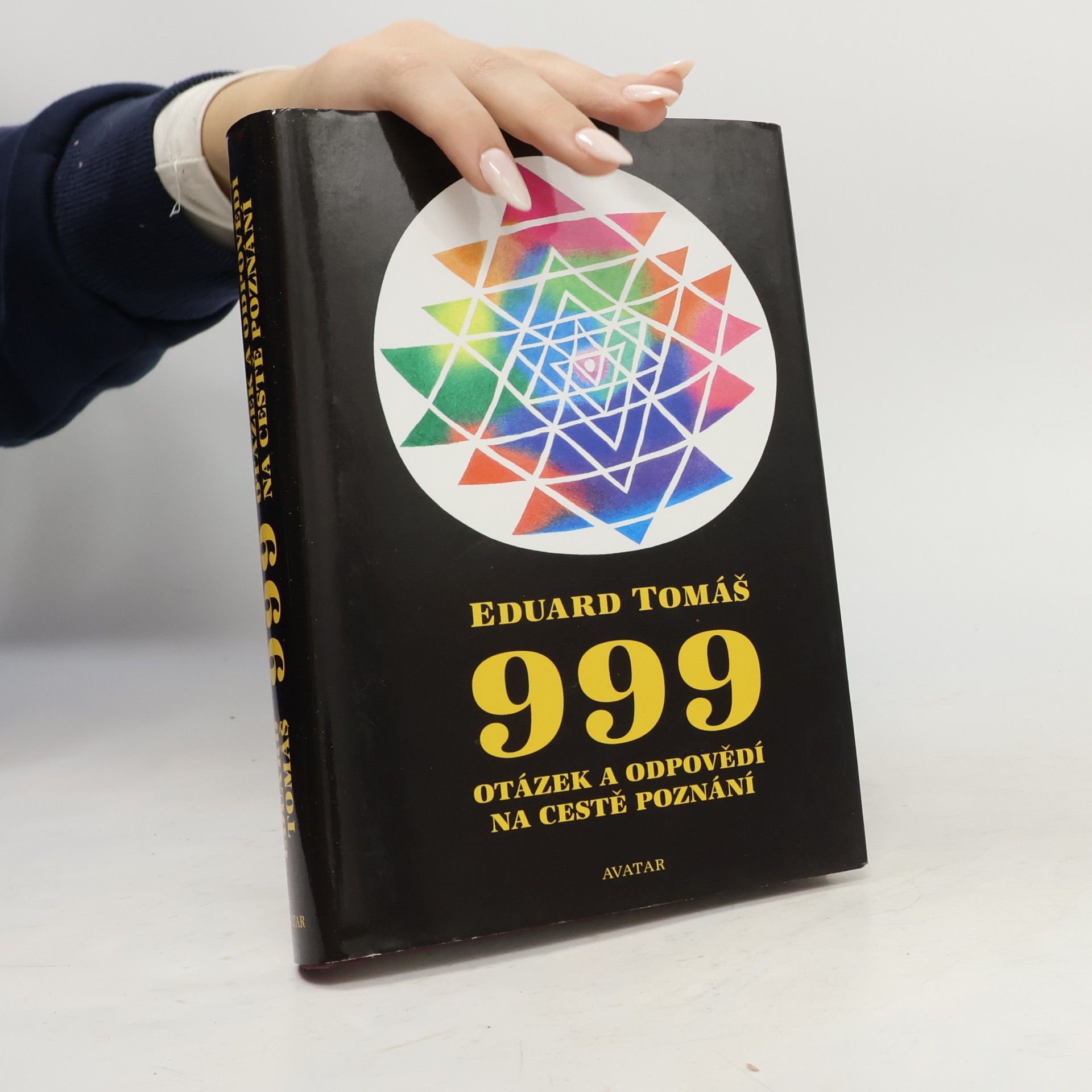999 otázek a odpovědí na cestě poznání