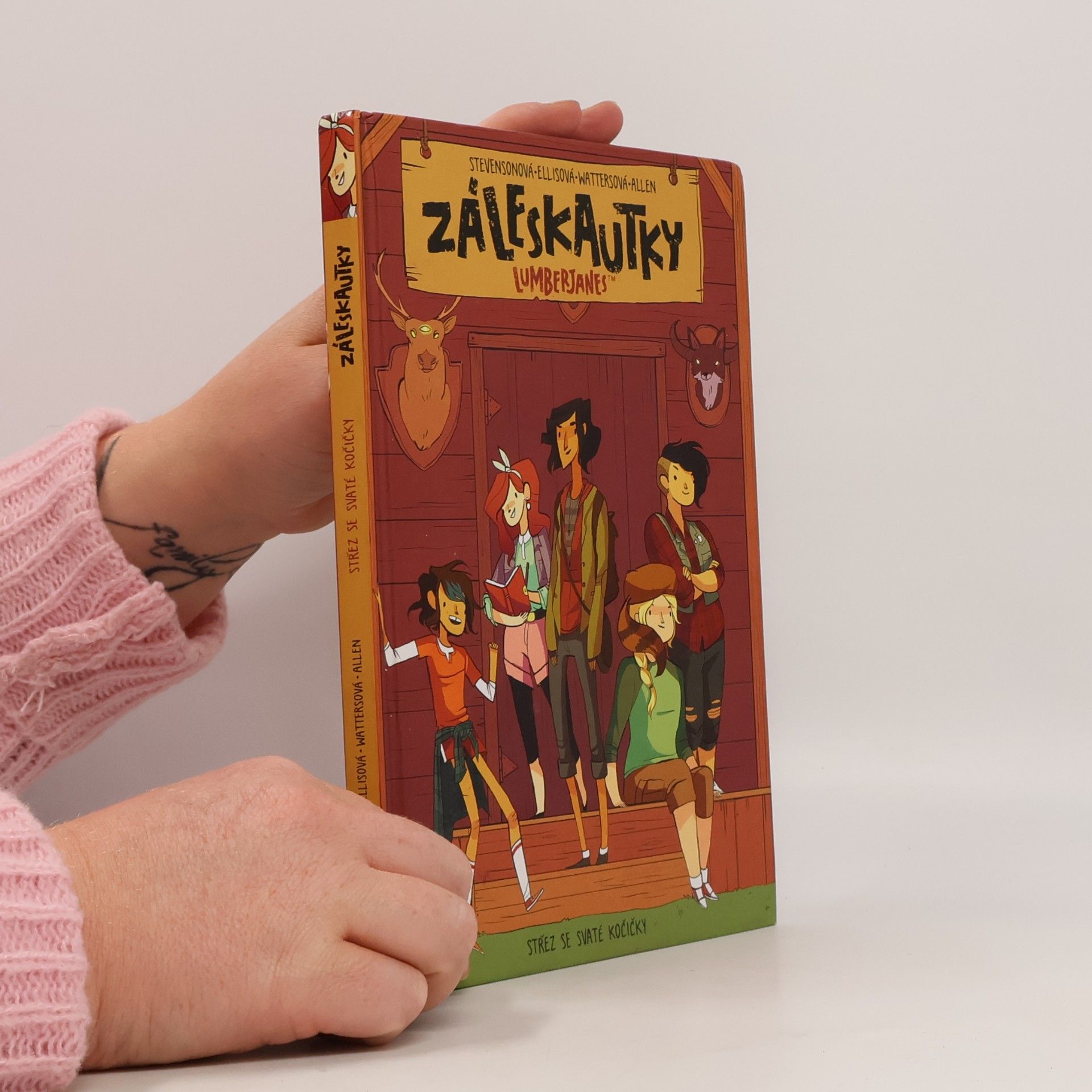 ND Stevenson Záleskautky = Lumberjanes. Střež se svaté kočičky