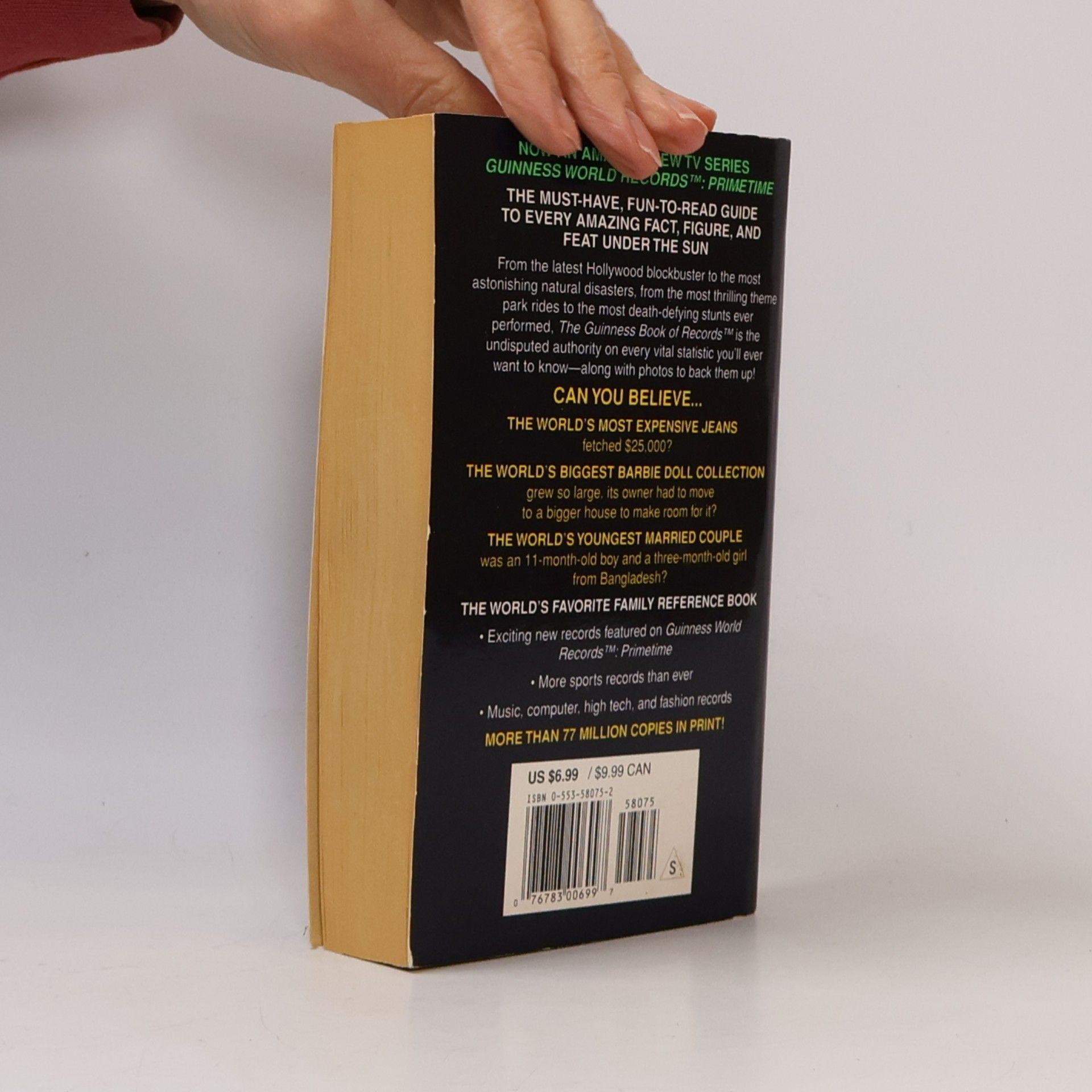 Mark C. Young The Guinness Book of World Records 1999: Newly Revised With All-New Photos and Features