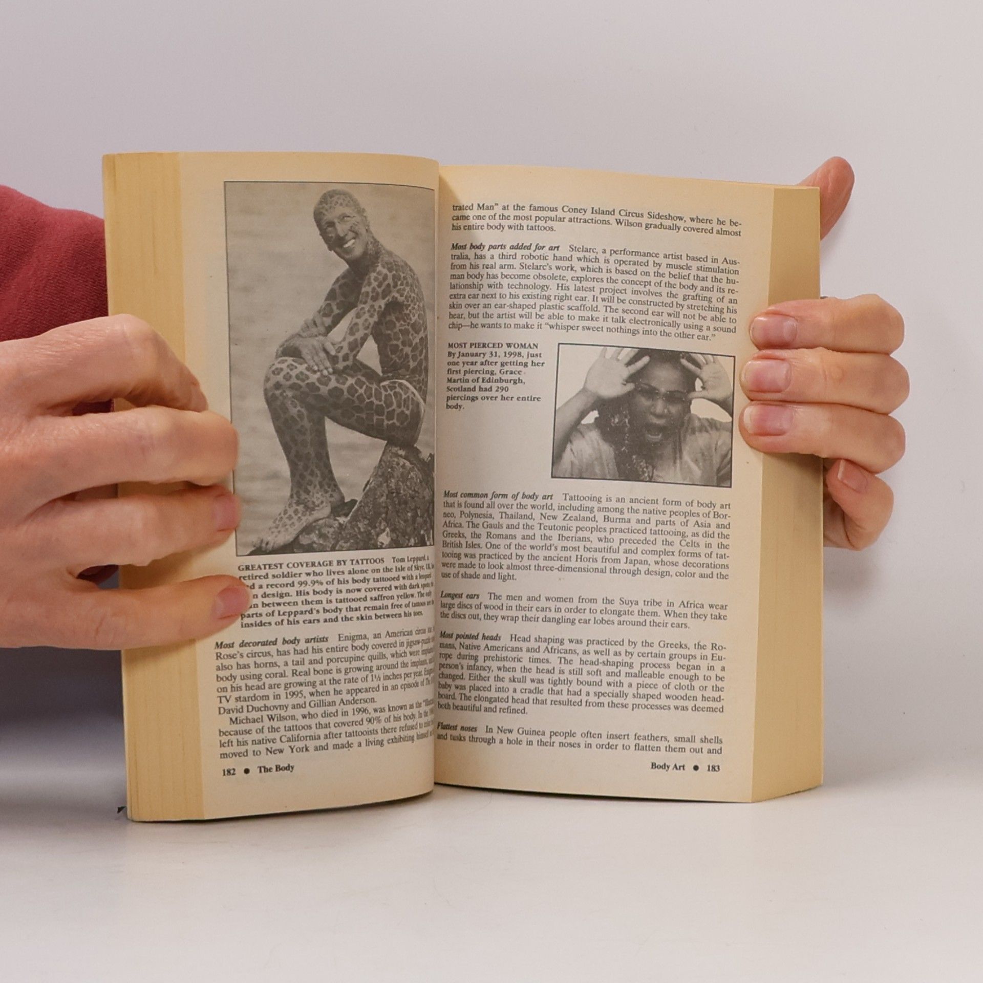 Mark C. Young The Guinness Book of World Records 1999: Newly Revised With All-New Photos and Features