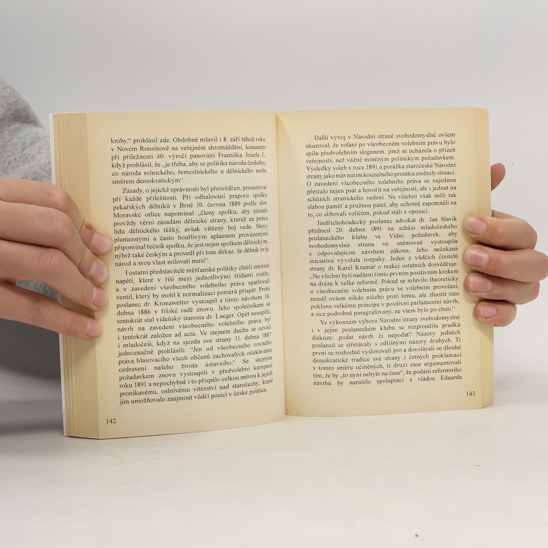 Jiří Pernes Nejen rudé prapory. Pravda o revolučním roce 1905 v českých zemích.