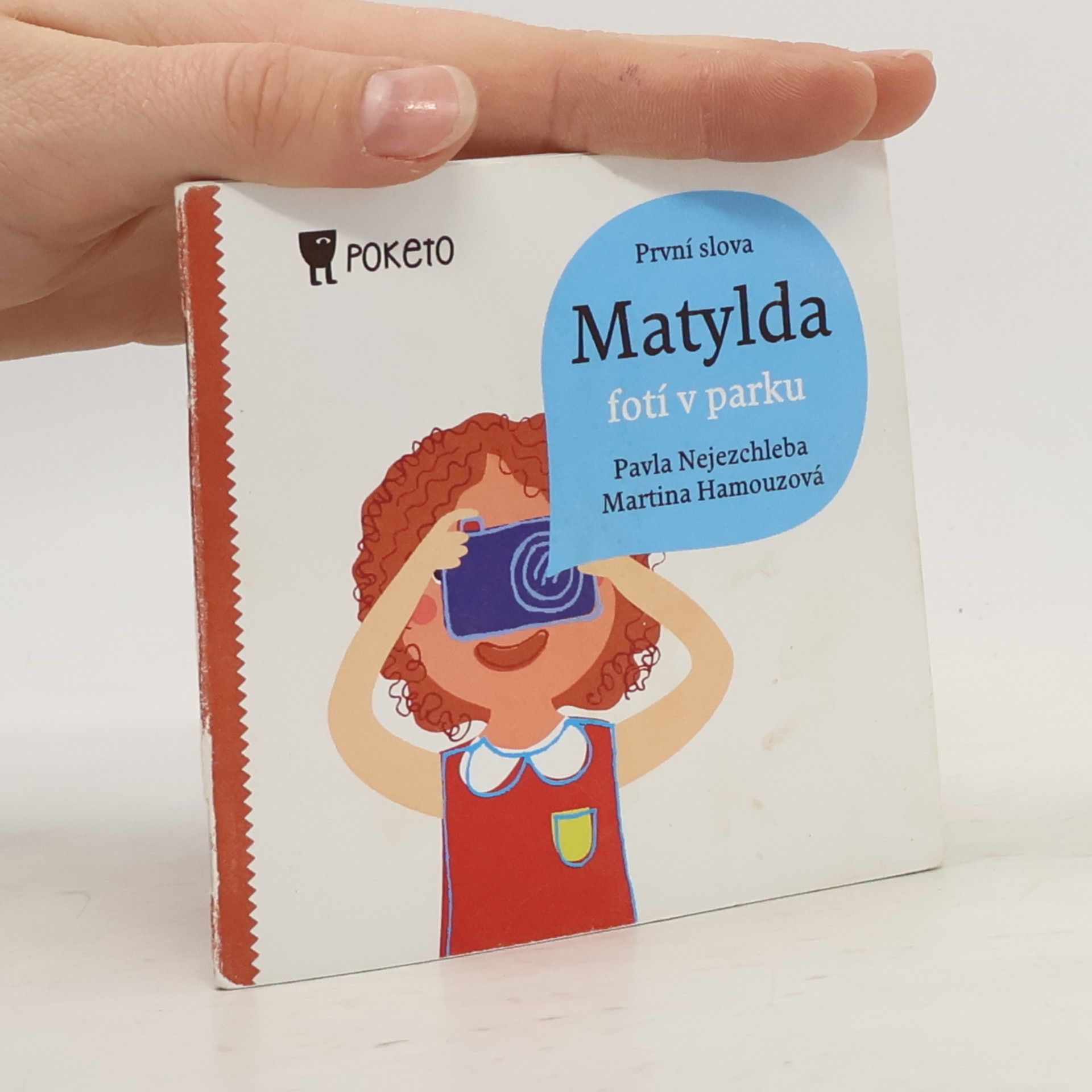 Matylda fotí v parku